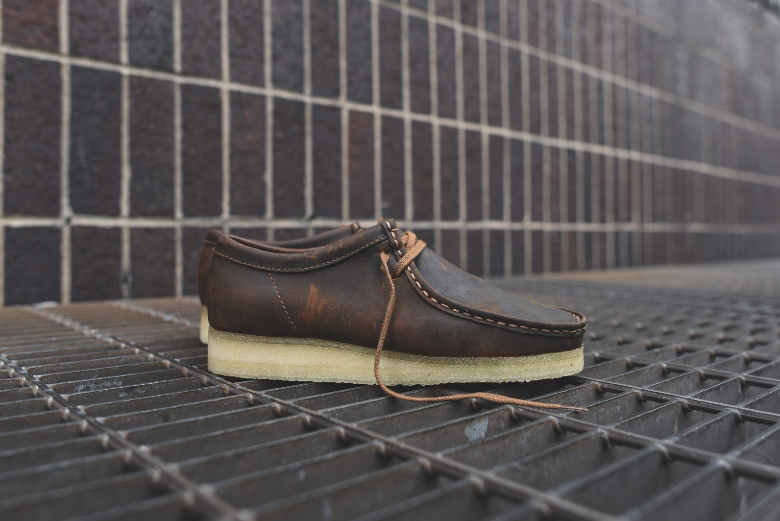 Clarks Wallabees Low in Beeswax Clarks Originals Men main image 4