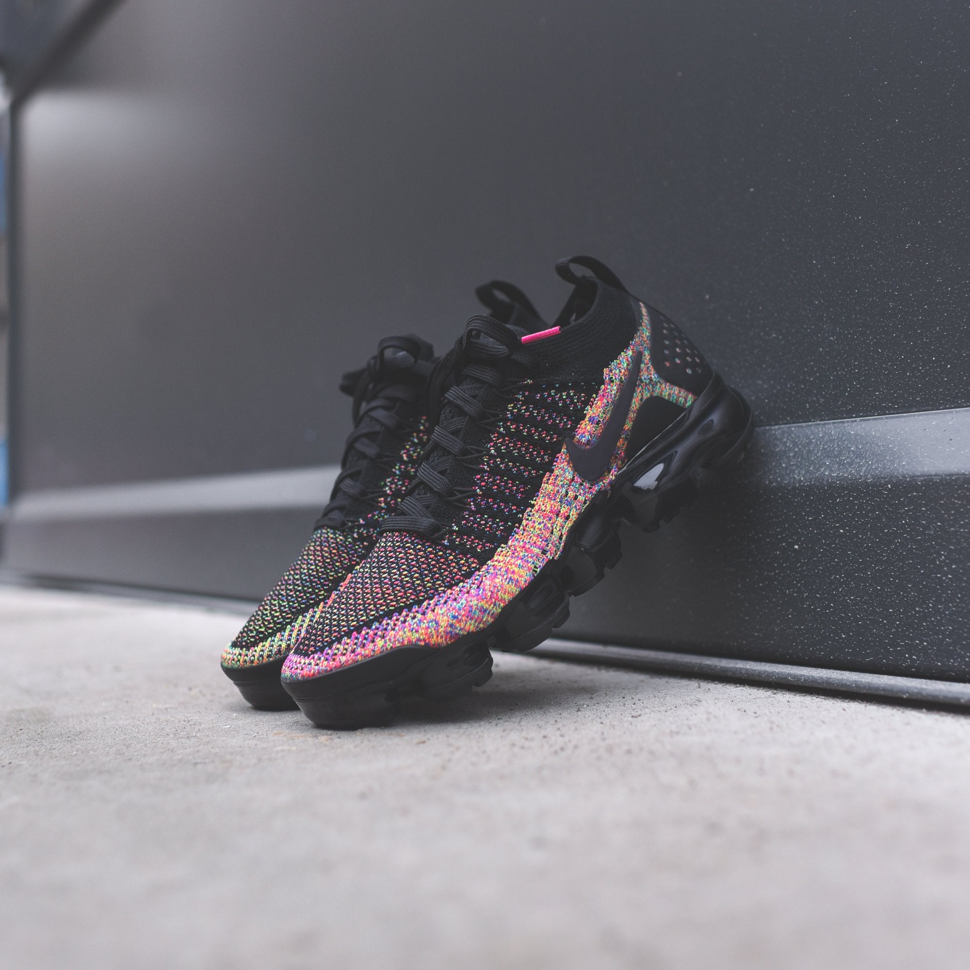 vapormax flyknit 2 black racer pink