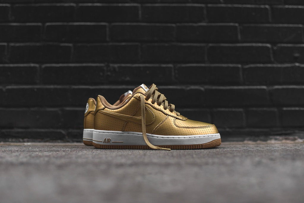 nike air force 1 07 lv8 gold