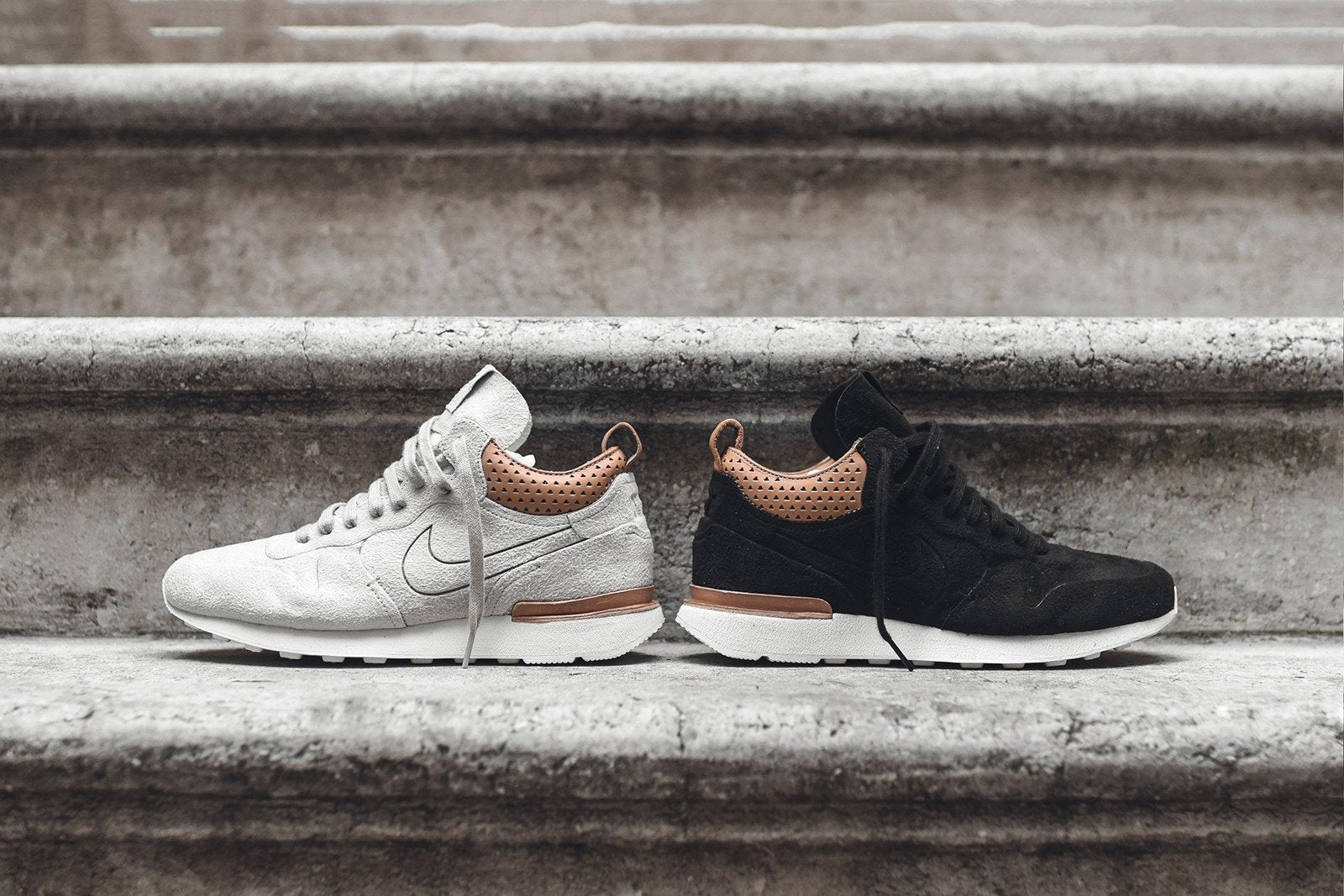 nike internationalist mid royal