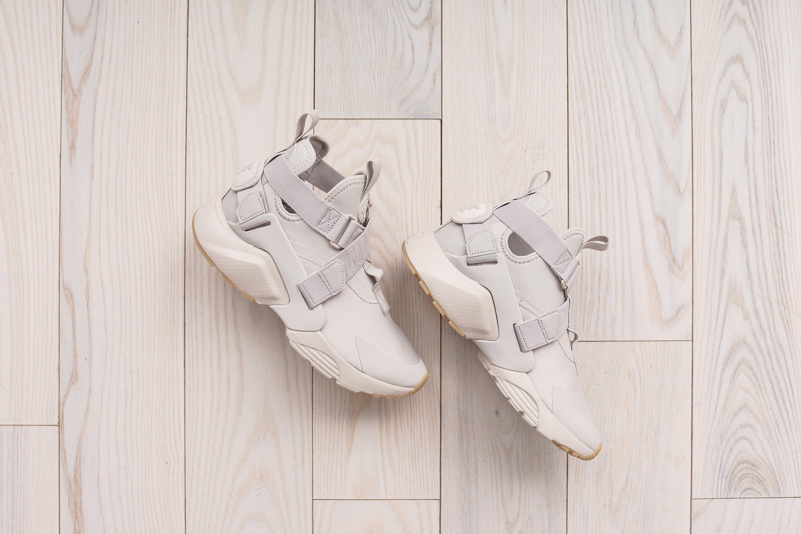 Nike WMNS Air Huarache City - Sand â Kith Europe
