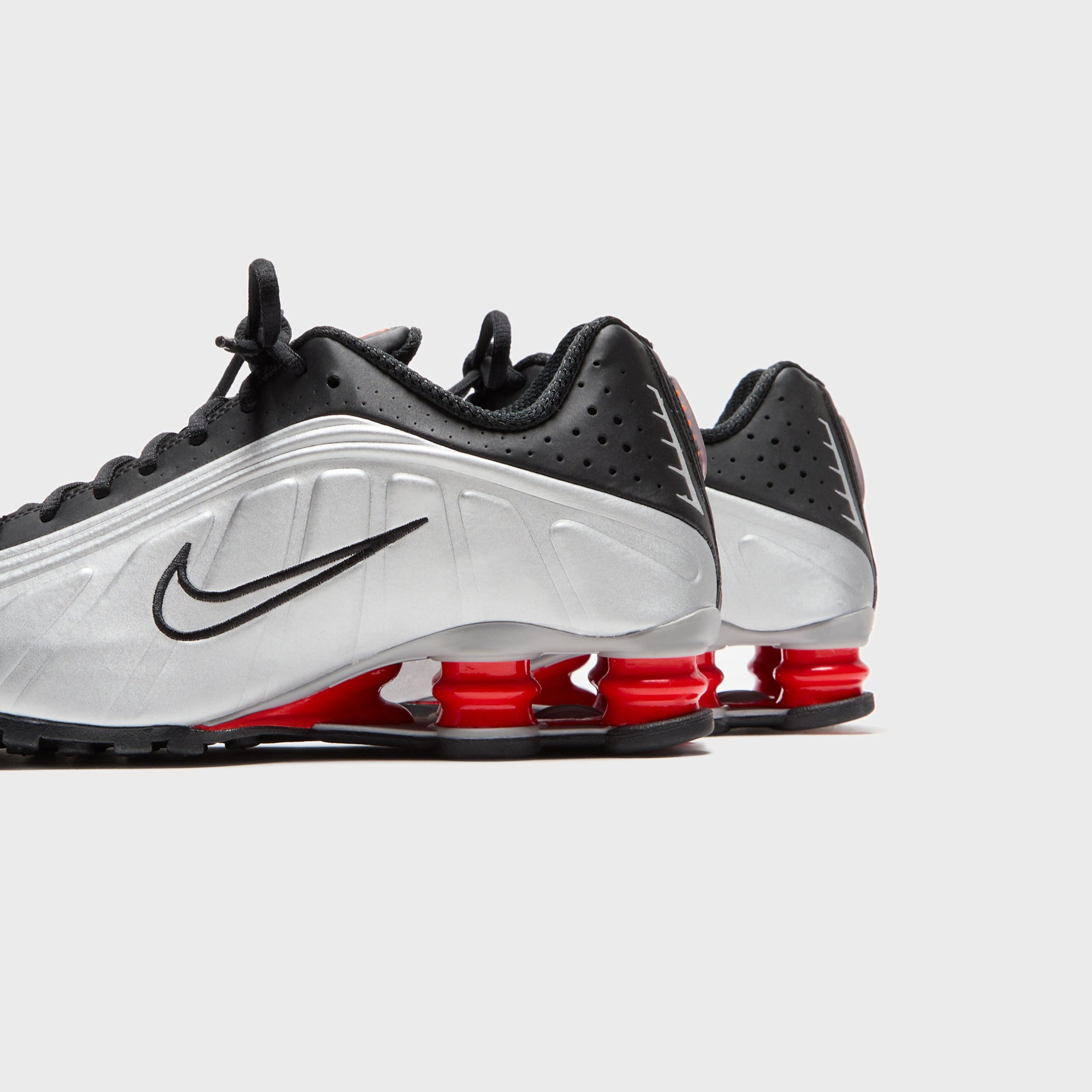 Nike Shox R4 P1 - Black / Metallic Silver / Max Orange