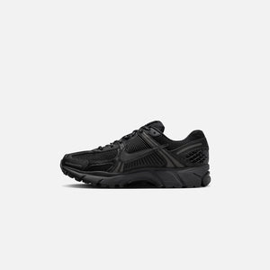 Nike Zoom Vomero 5 - Black / Black