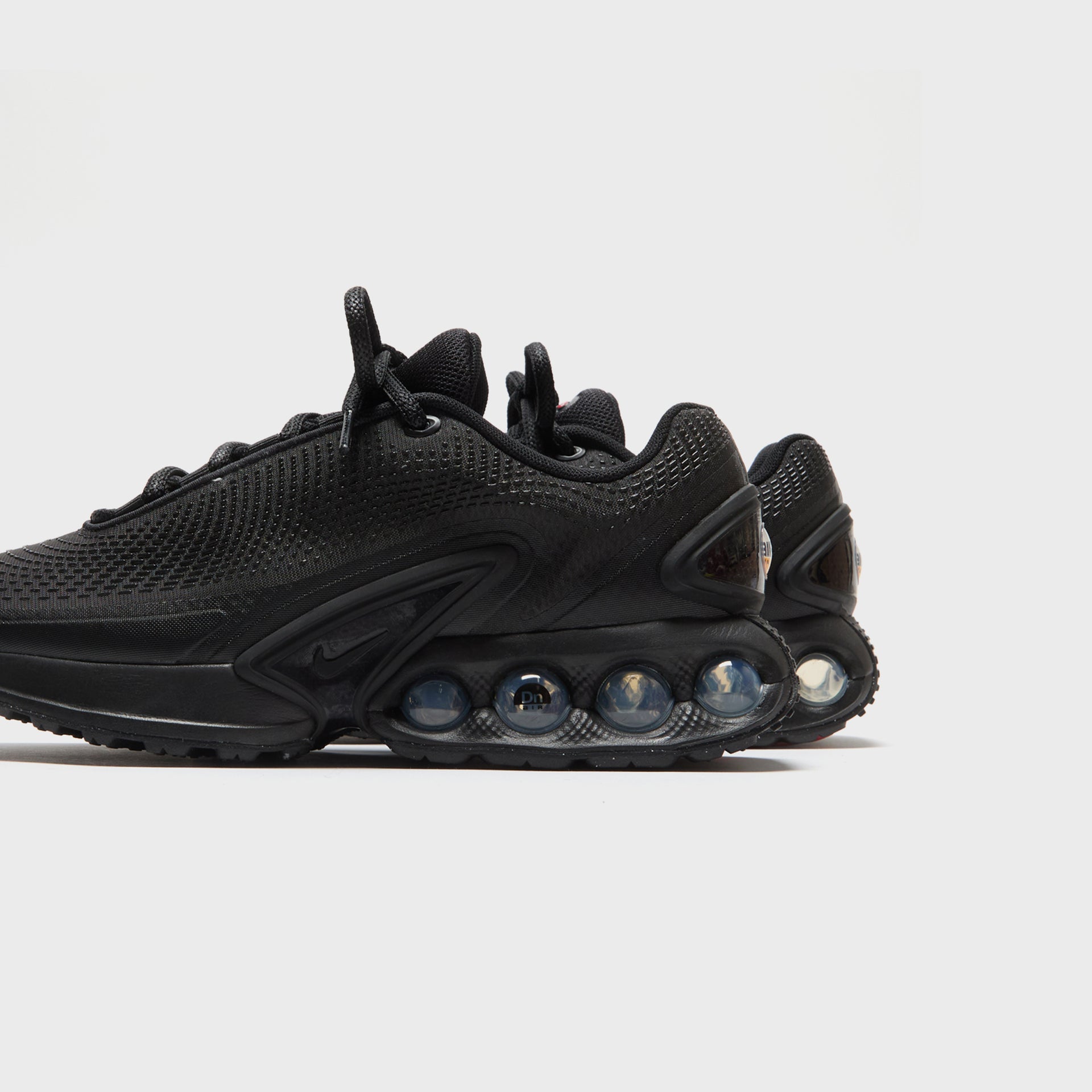 Air Max Dn - Black / Metallic Dark Grey