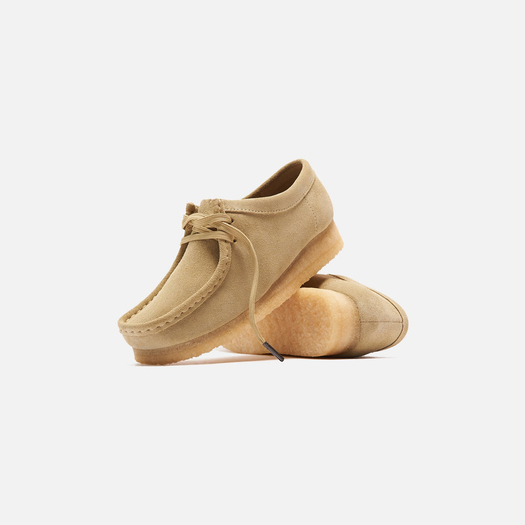 Clarks wallabee best sale low maple