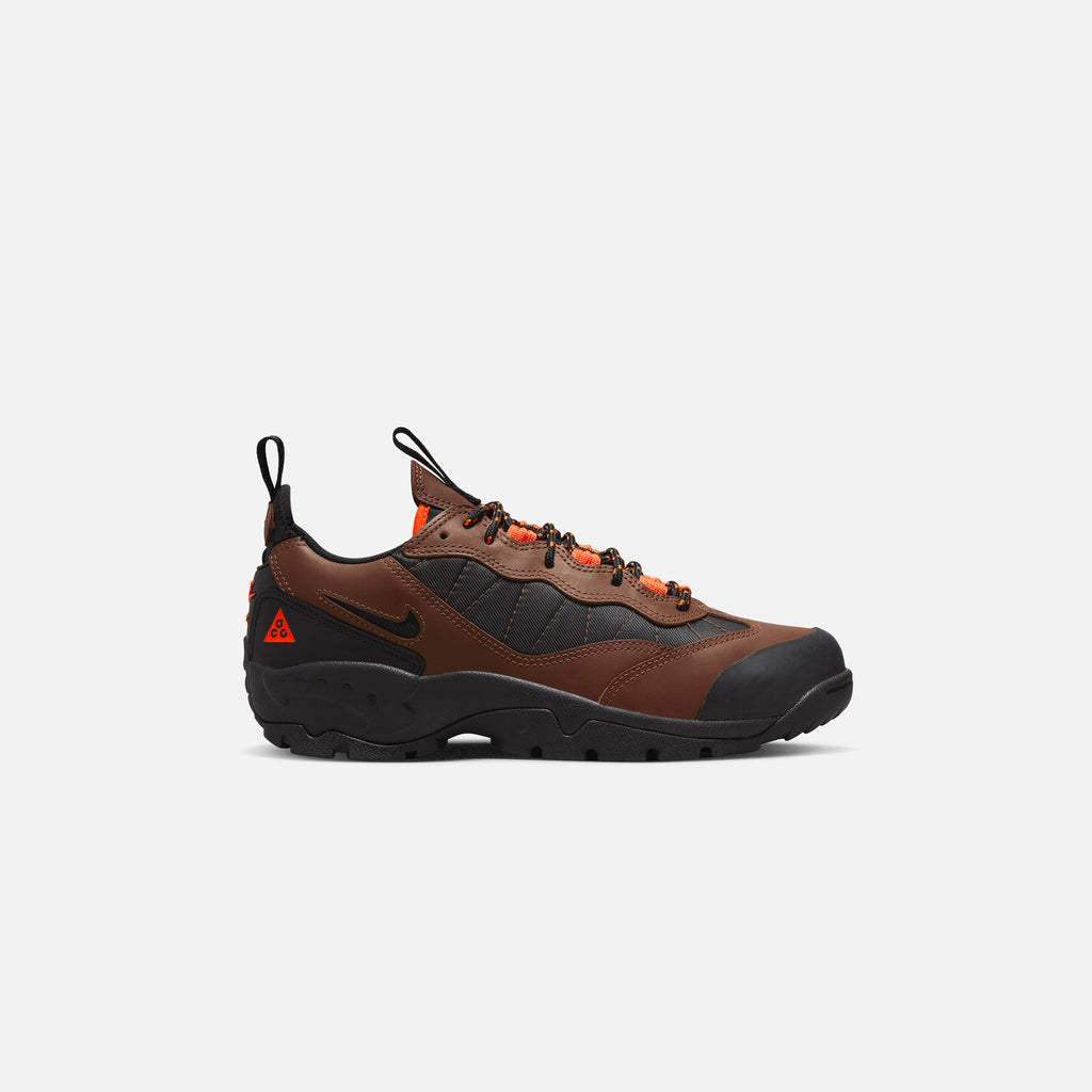 Nike ACG Air Mada Bison Black Hyper Crimson Total Orange Kith Europe