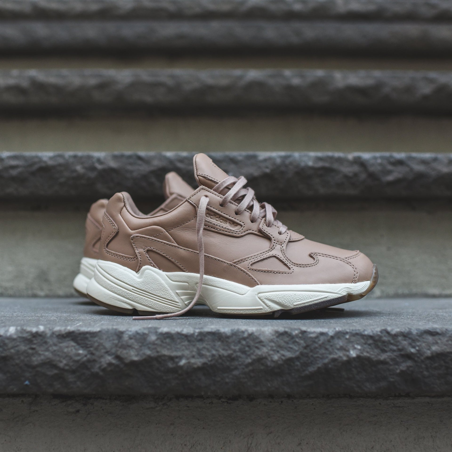 adidas Originals WMNS Falcon - Ash Pearl / Off White