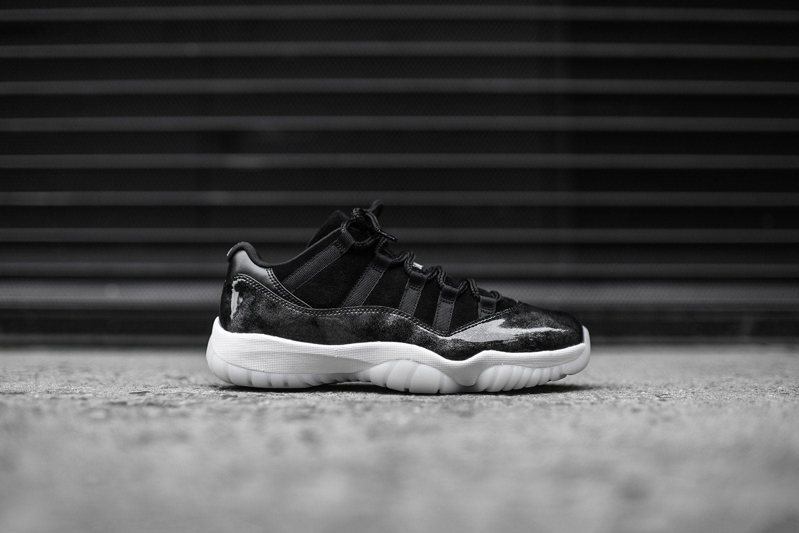 Nike GS Air Jordan 11 Retro Low - Black / White / Metallic Silver