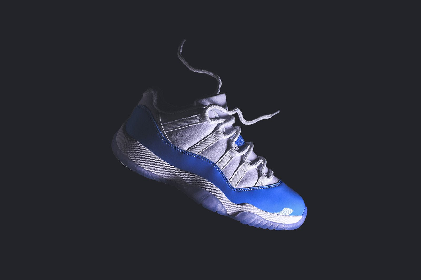 Nike GS Air Jordan 11 Retro Low - White / University Blue
