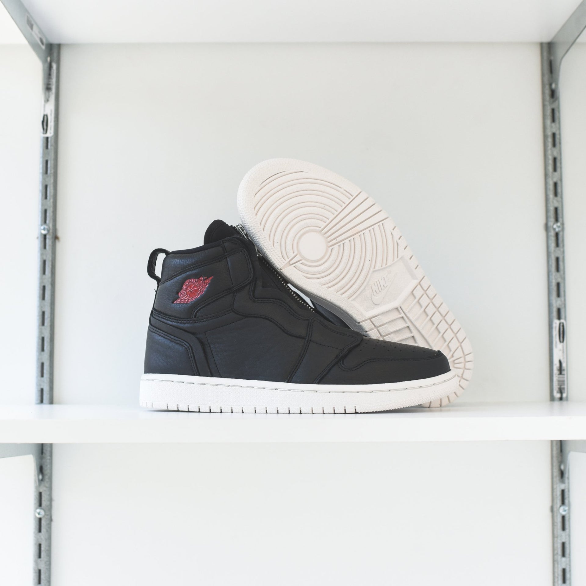 Nike WMNS Air Jordan 1 High Zip - Black / Gym Red / Phantom