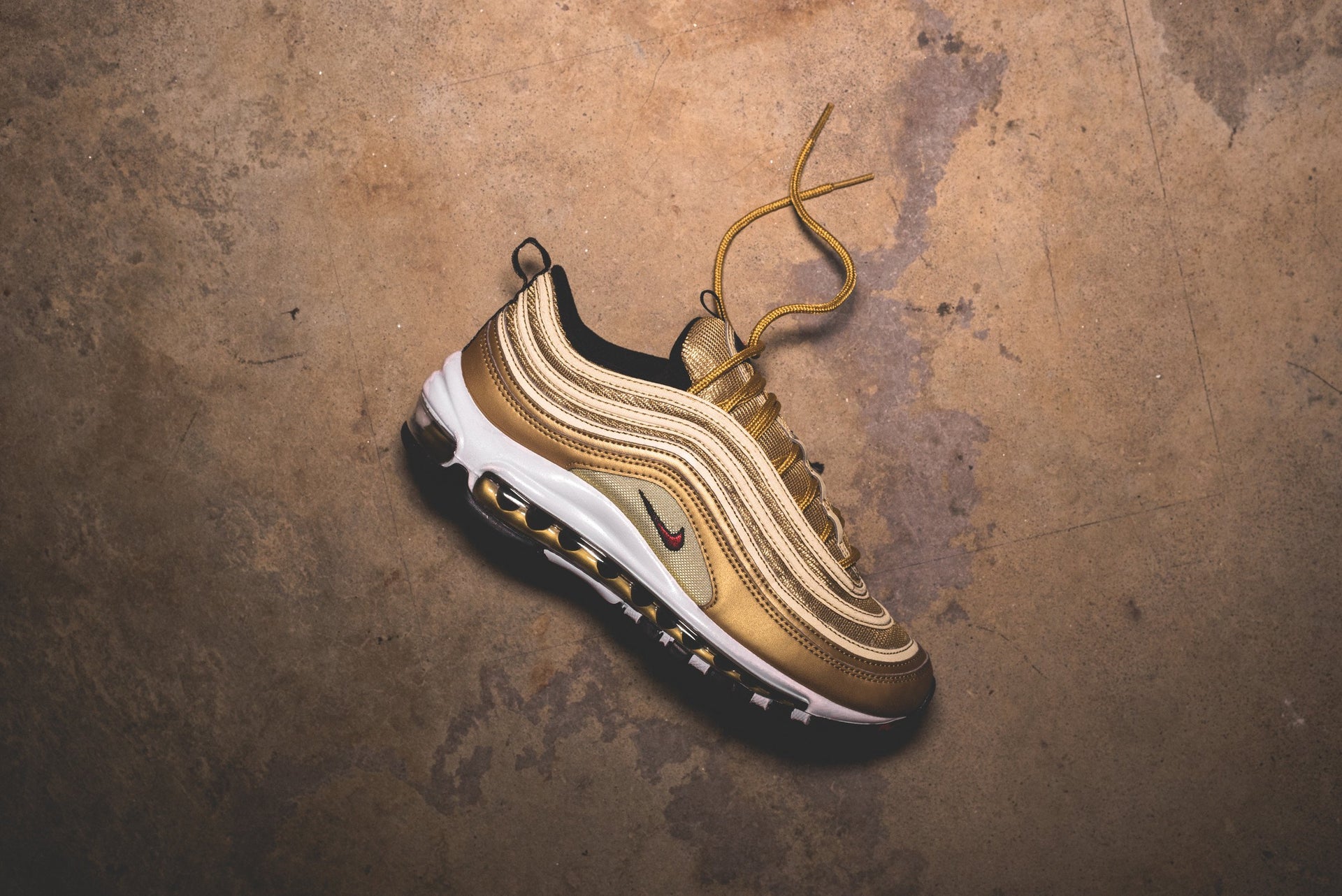 Nike WMNS Air Max 97 OG QS - Metallic Gold / Varsity Red / White