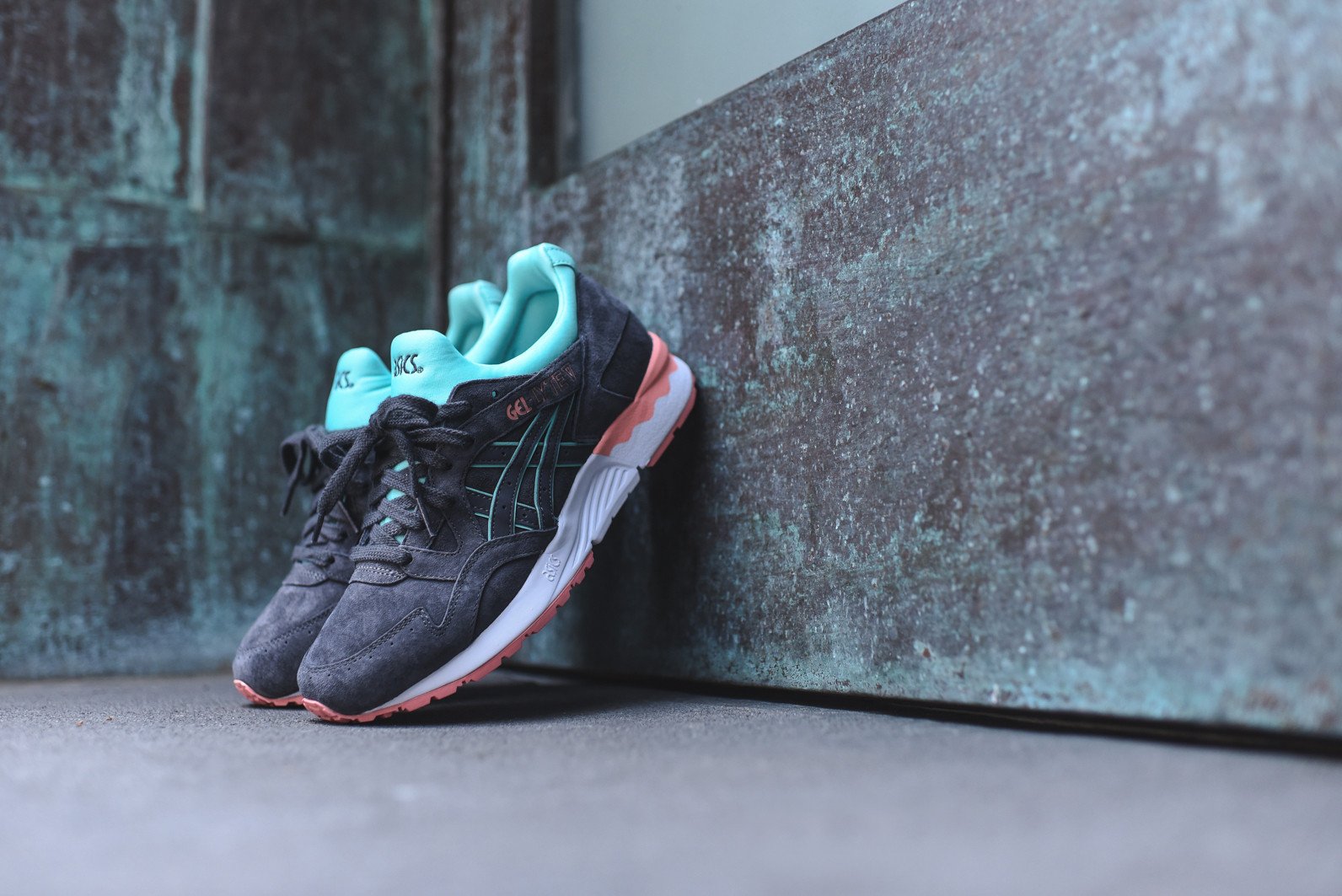 ASICS WMNS Gel Lyte V - Charcoal / Green / Peach