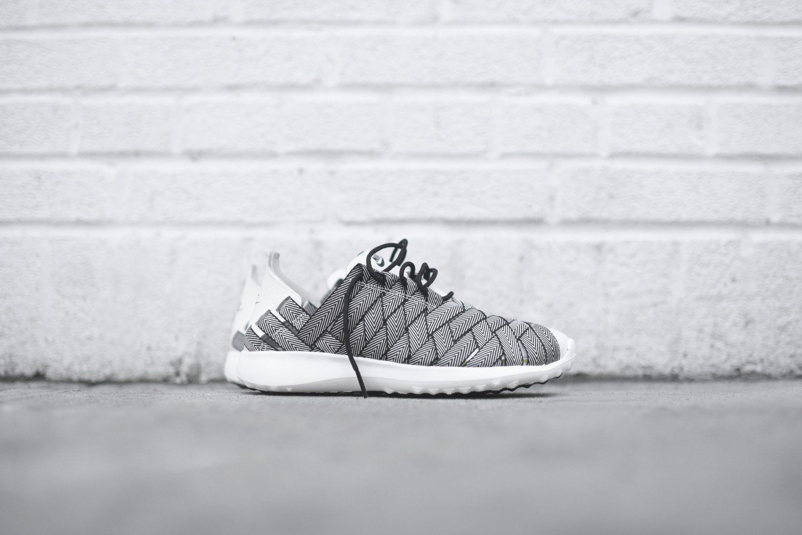 Nike WMNS Juvenate Woven PRM - Black Sail