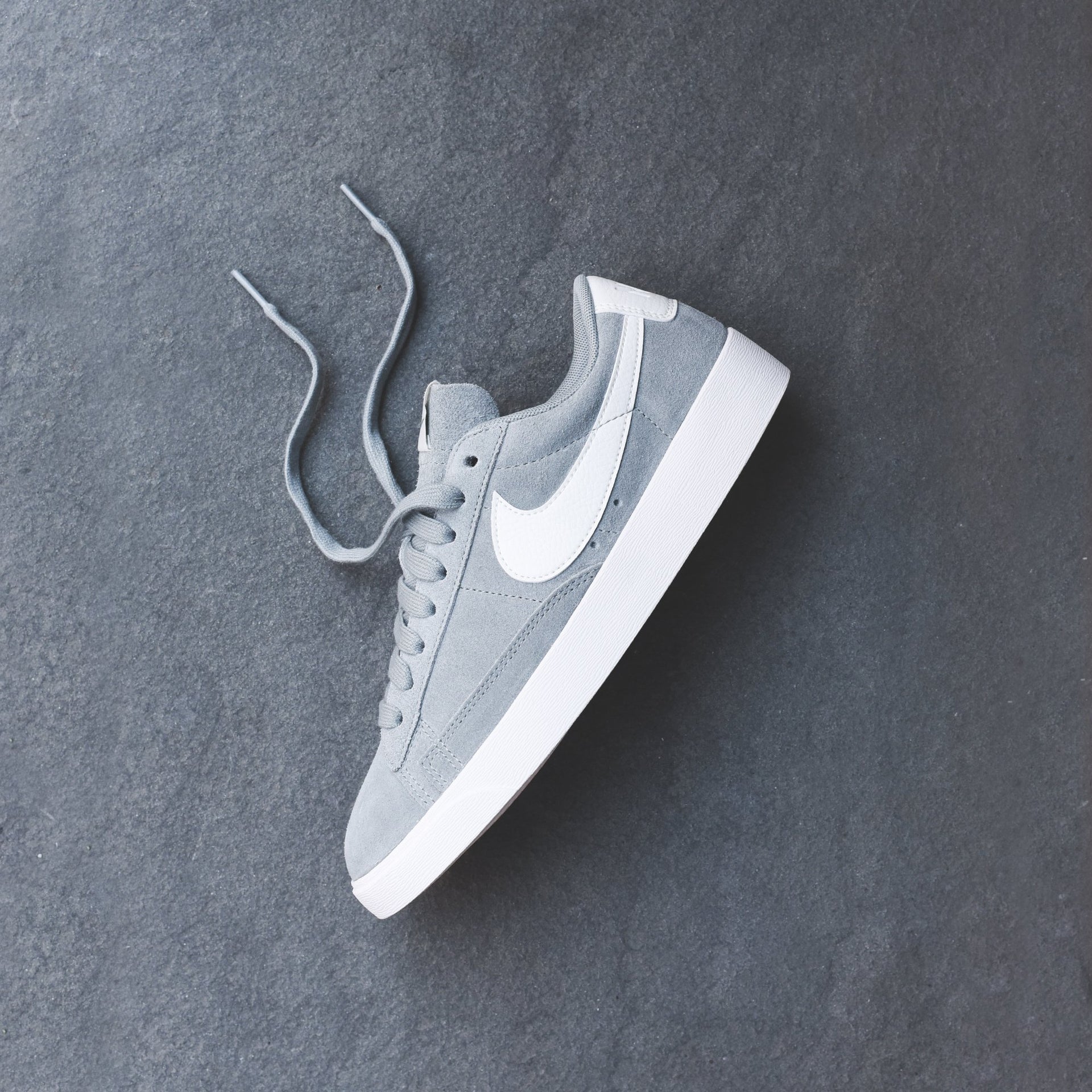 Nike WMNS Blazer Low Suede - Mica Green / Sail