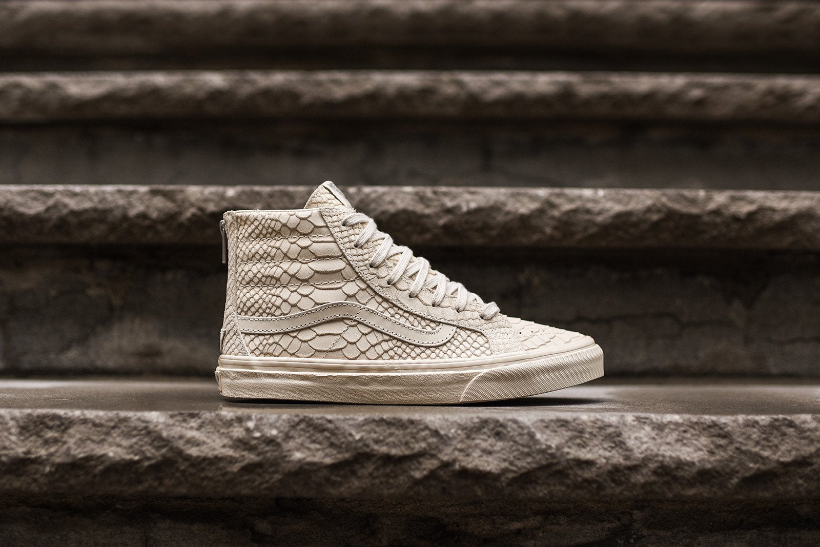Vans WMNS Sk8-Hi Slim Zip DX - White