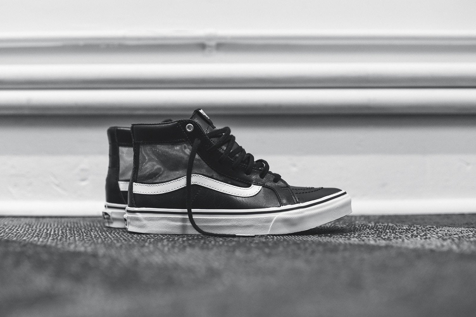 Vans WMNS Sk8-Hi Slim Cutout - Black / White