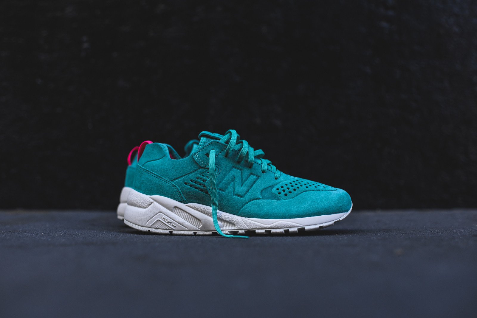 New Balance WMNS WRT580 Decon - Reef