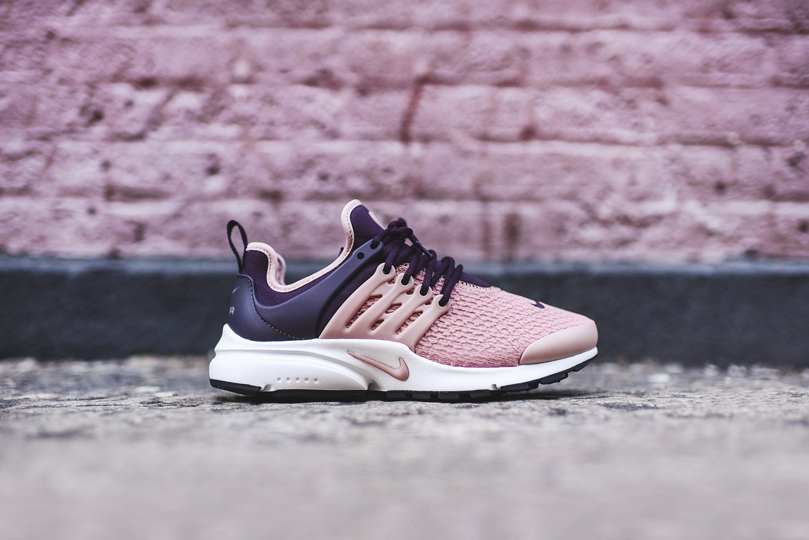 Nike WMNS Air Presto - Salmon / Navy