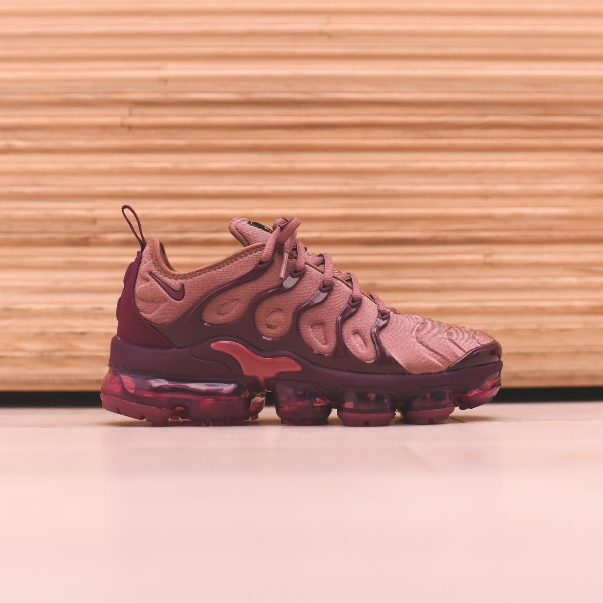 Nike WMNS Air VaporMax Plus - Mauve / Black