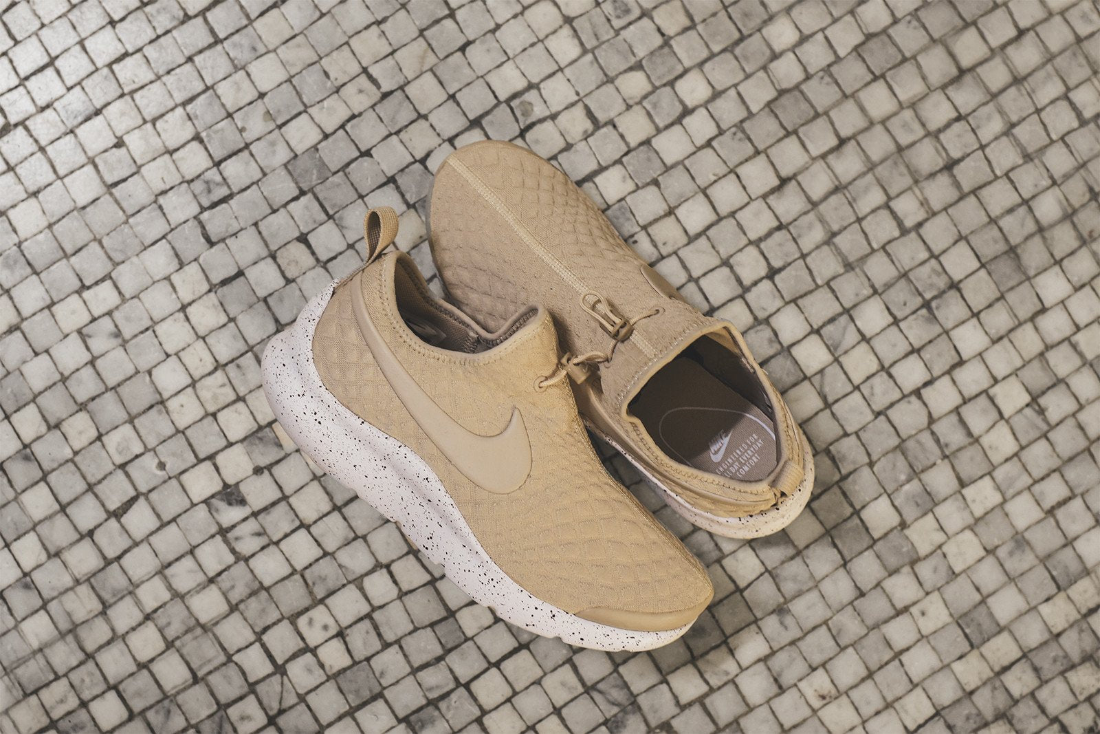 Nike WMNS Aparte SE - Oatmeal