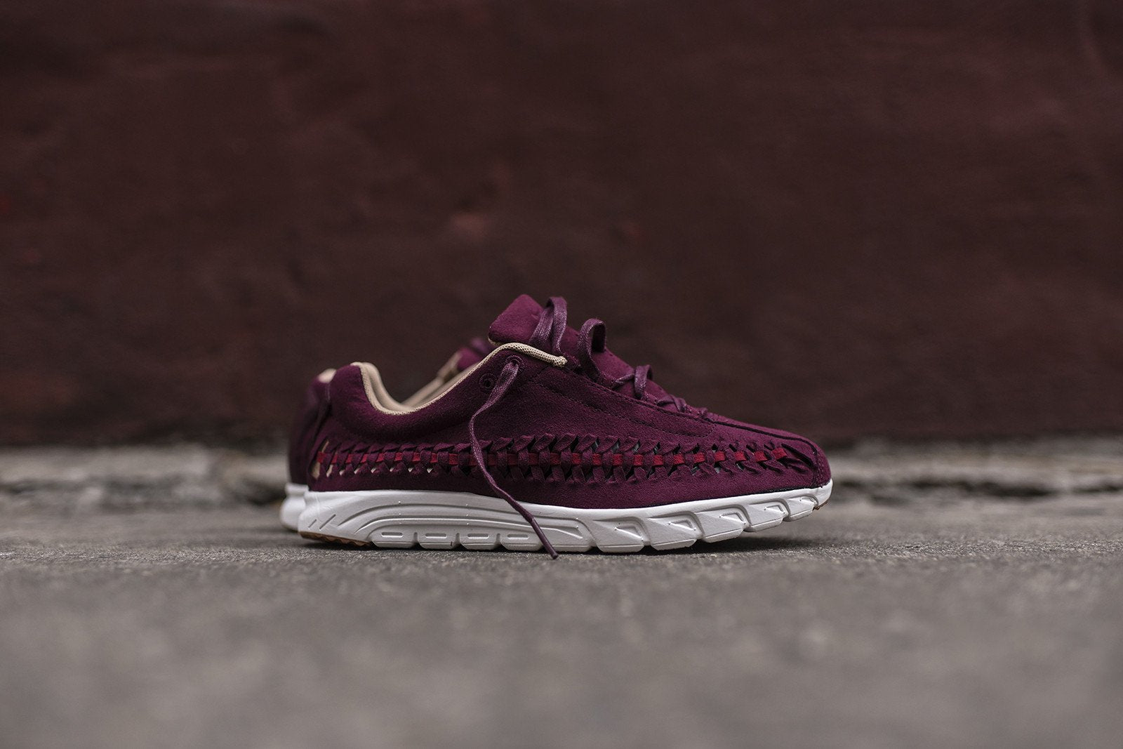 Nike WMNS Mayfly Woven - Night Maroon
