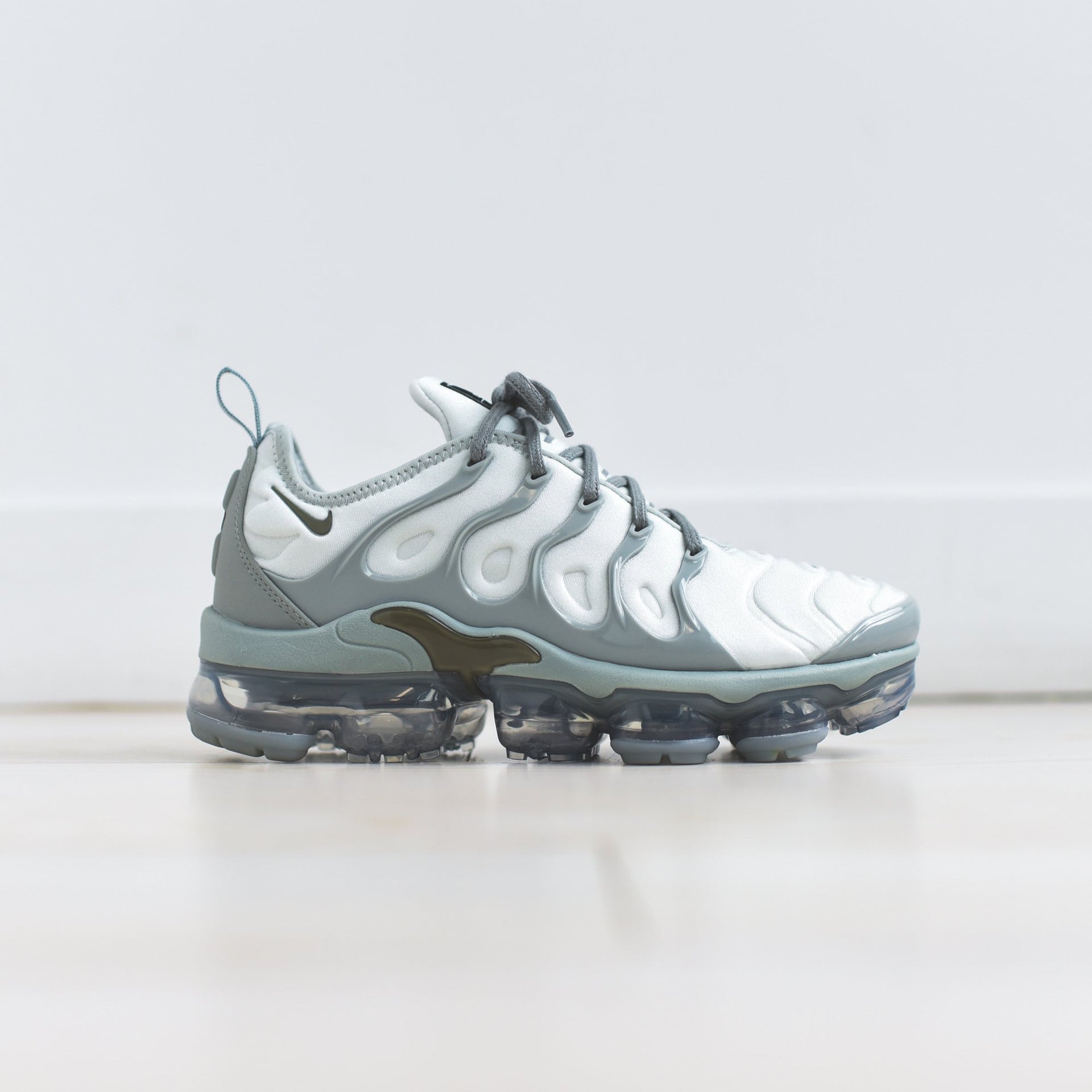 Nike WMNS Air VaporMax Plus - Grey