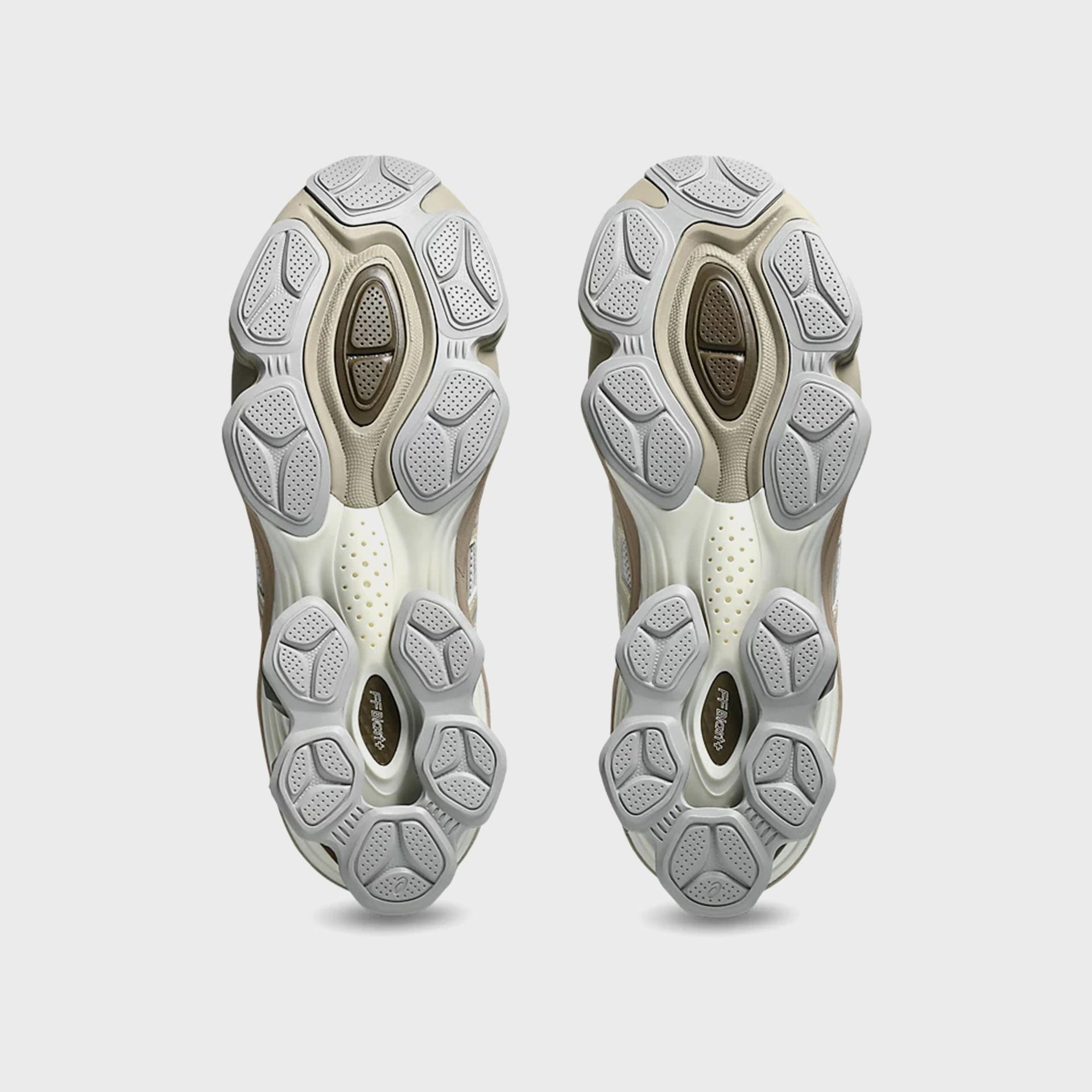 ASICS Gel-Kinetic Fluent - White / Marzipan