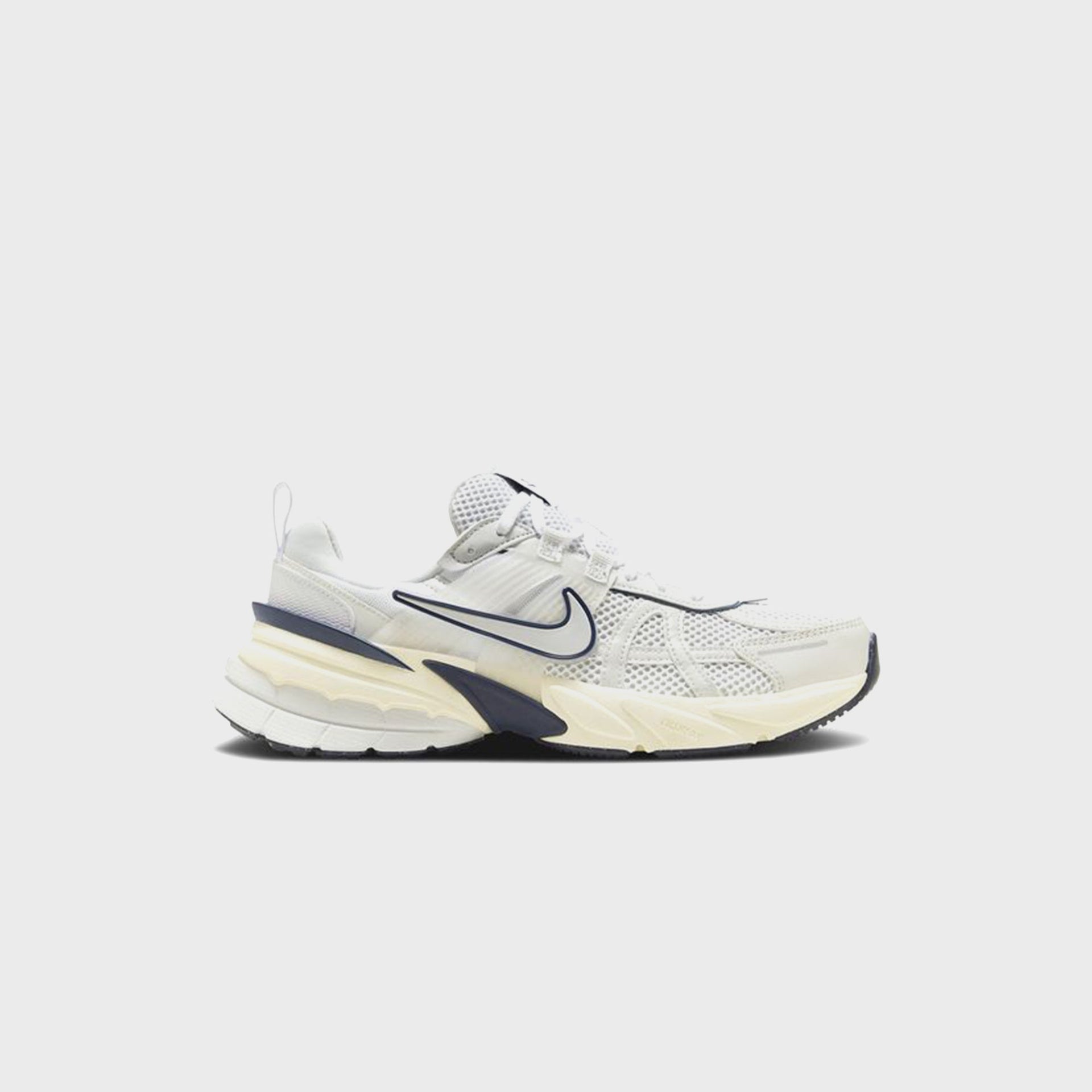 Nike WMNS V2K Run - White / Platinum Tint / Photon Dust / Summit White