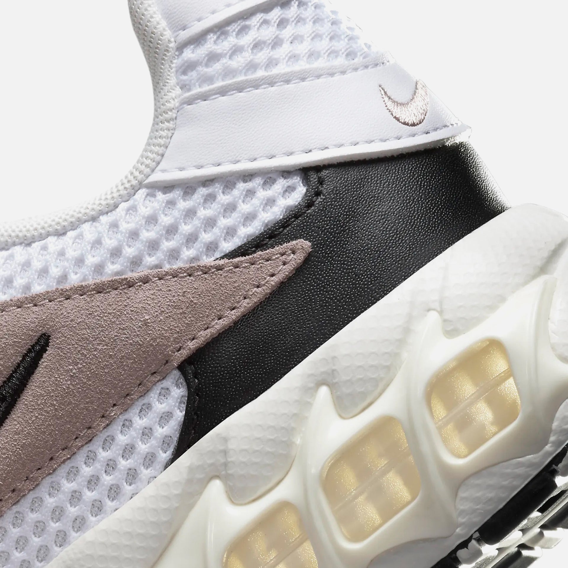 Nike WMNS Air Zoom Fire - White / Black / Sail / Diffused