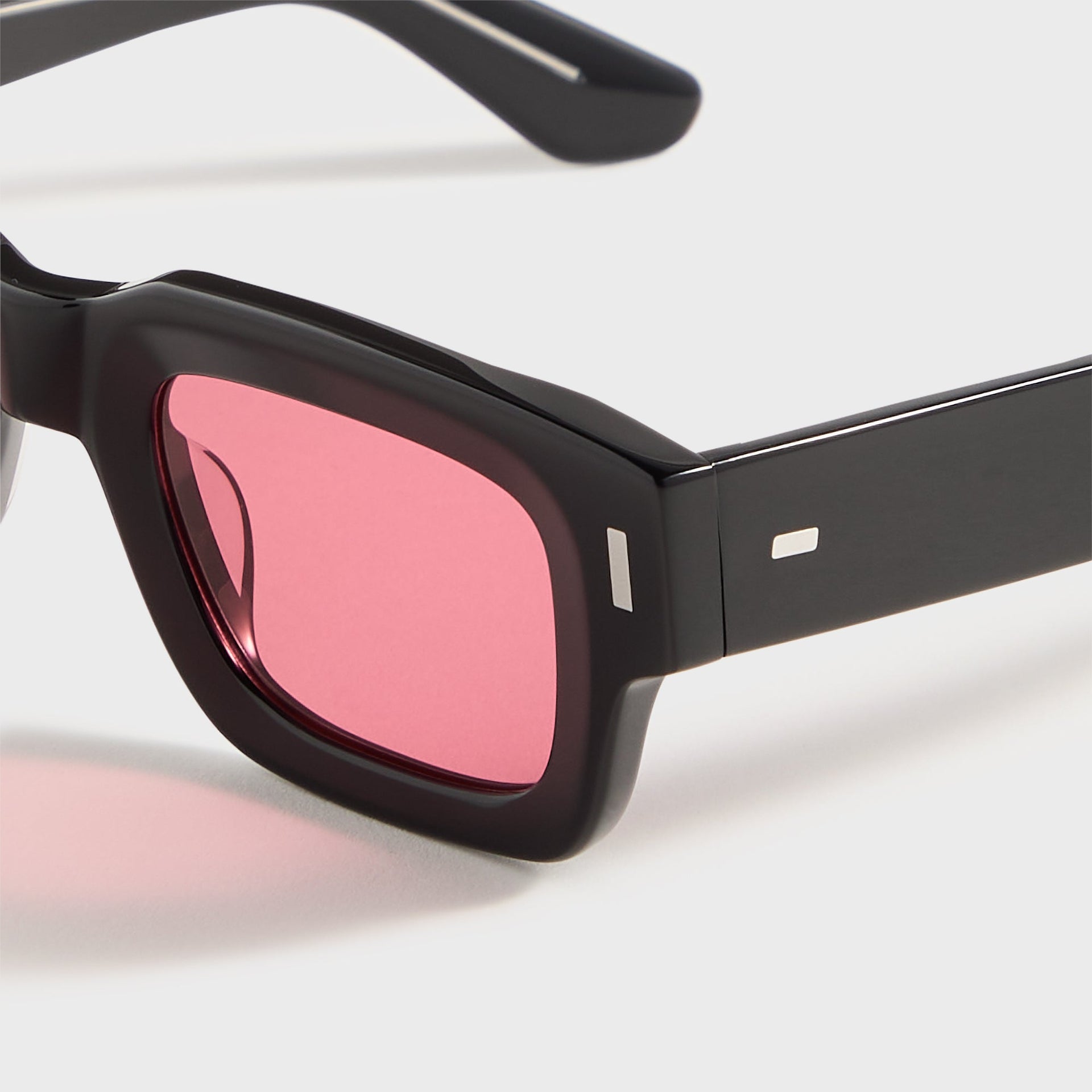 AKILA Ares Sunglasses in Black / Rose