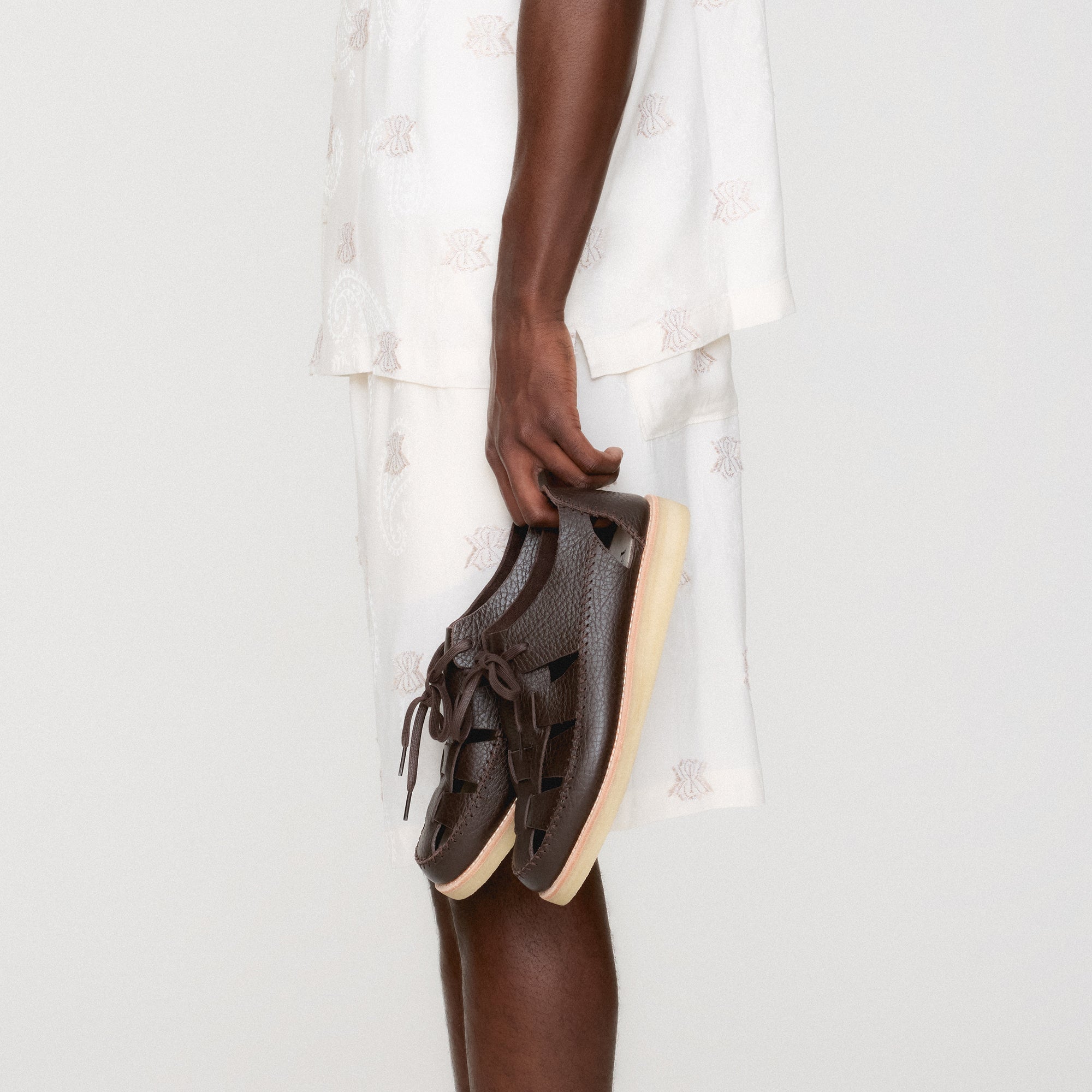 【新品】KITH Ronnie Fieg × Clarks Ronnie Fieg for Clarks Maycliffe - Sand Suede – Kith