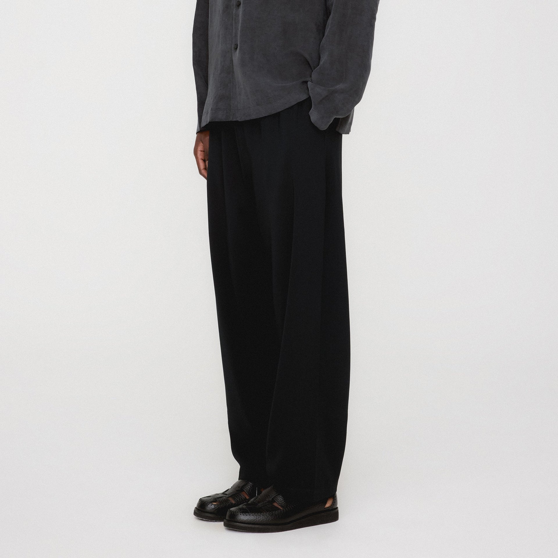 Kith Double Crepe Grayson Pant - Black PH