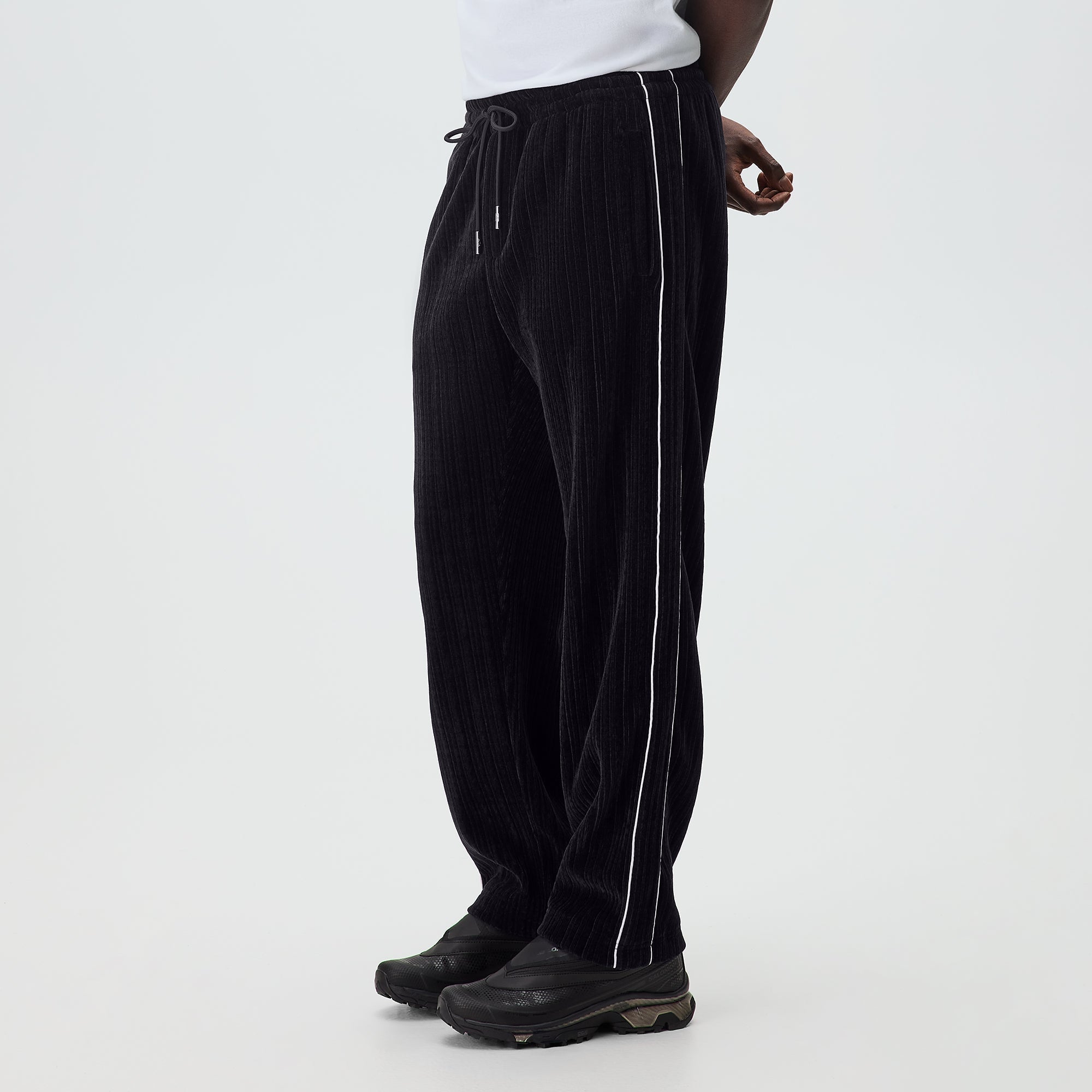 パンツ 2025 Kith Damon Track Pant Kith Velvet Corduroy Damon Track Pant - Ink – Kith Europe