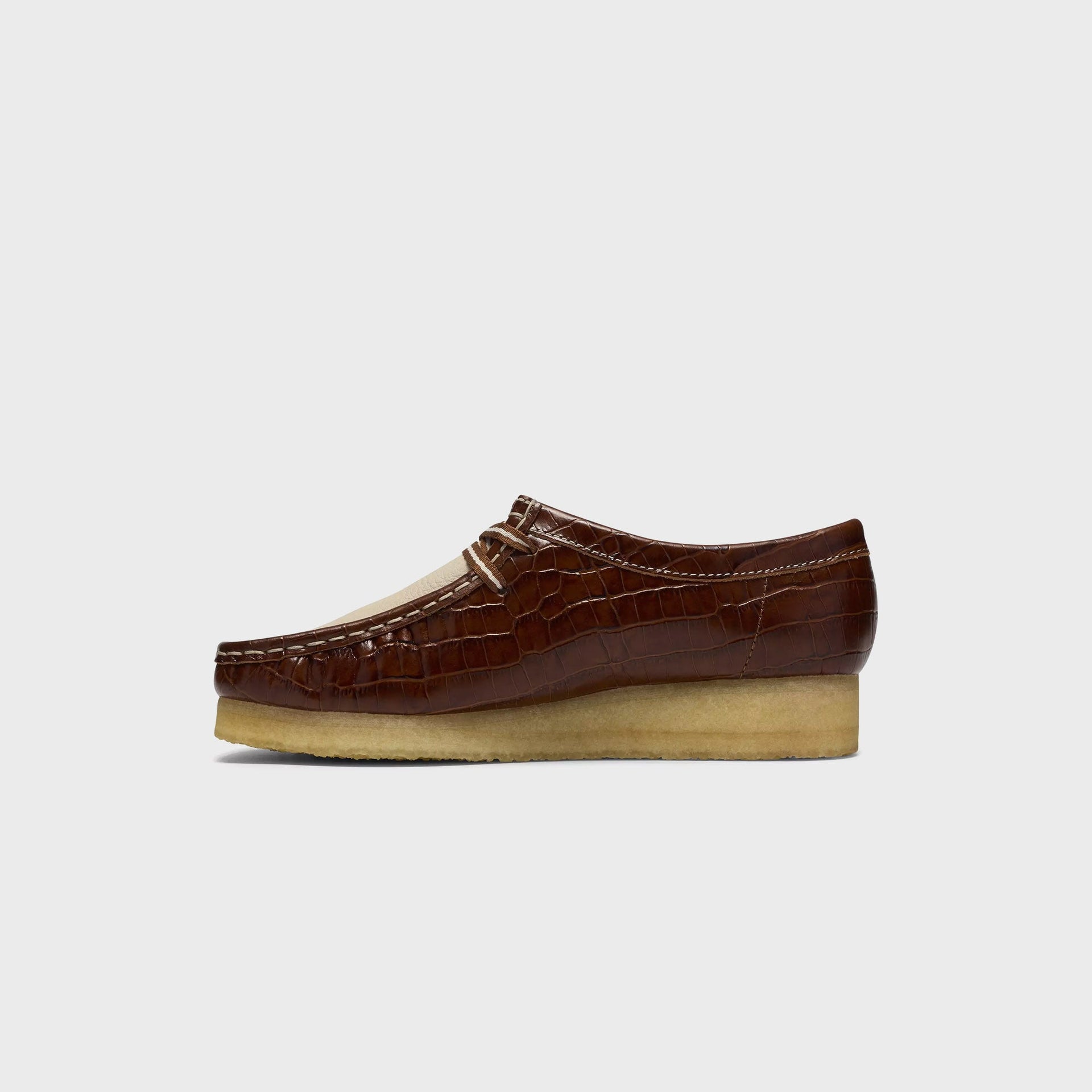Clarks WMNS Croc Patent Wallabee Boot - Tan Interest