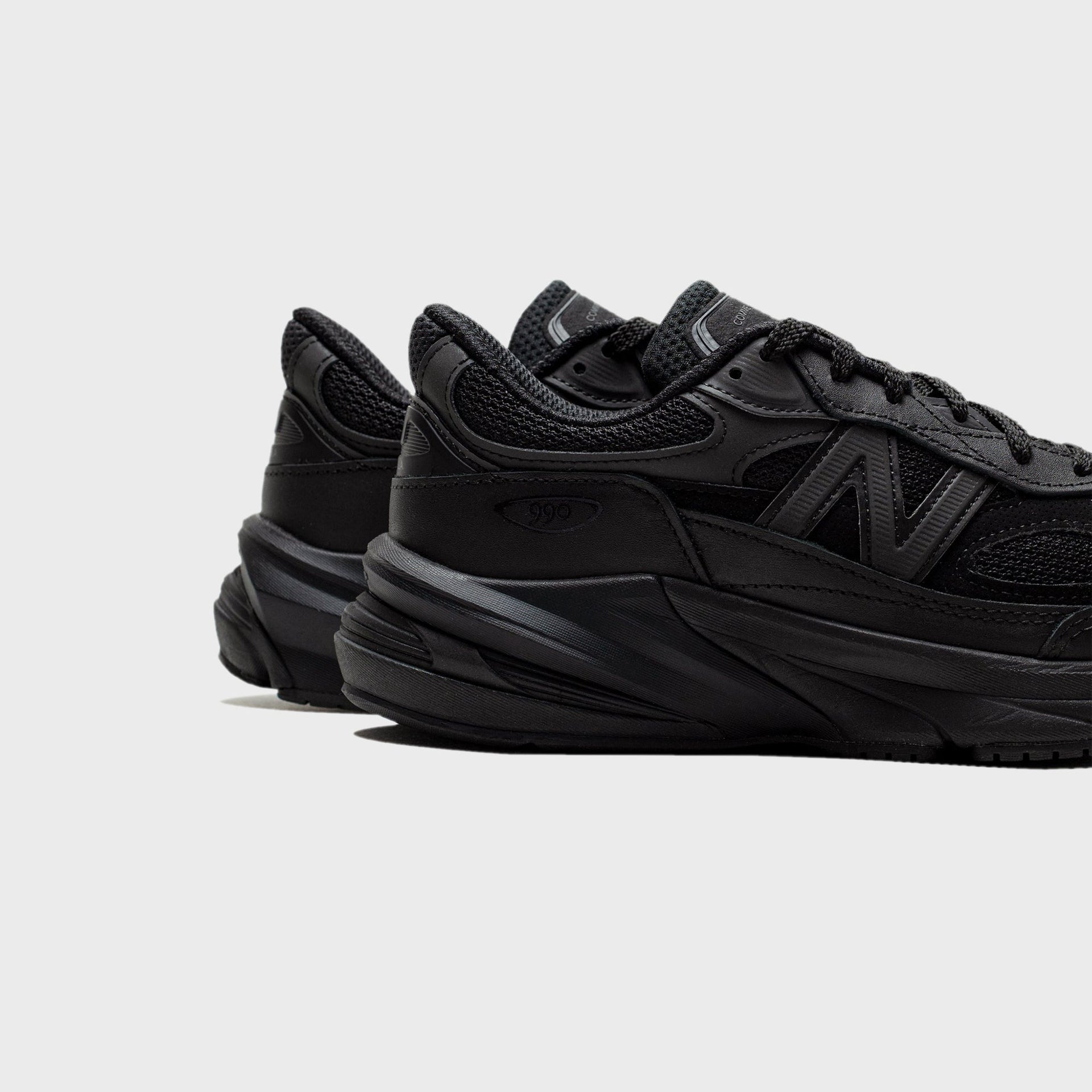 CDG Homme x New Balance 990v6 - Black