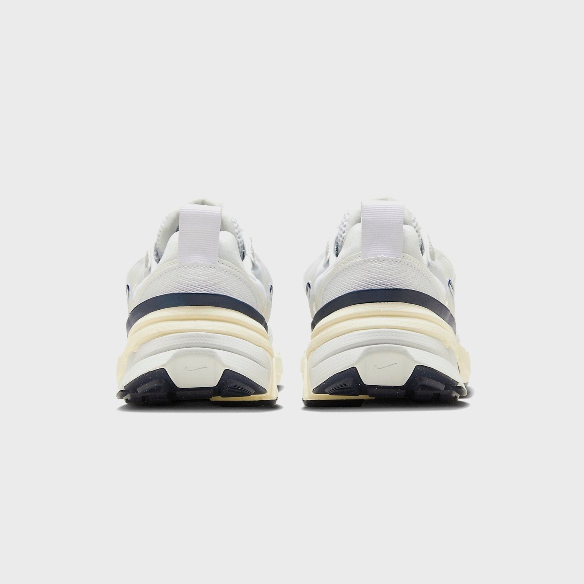 Nike WMNS V2K Run - White / Platinum Tint / Photon Dust / Summit White