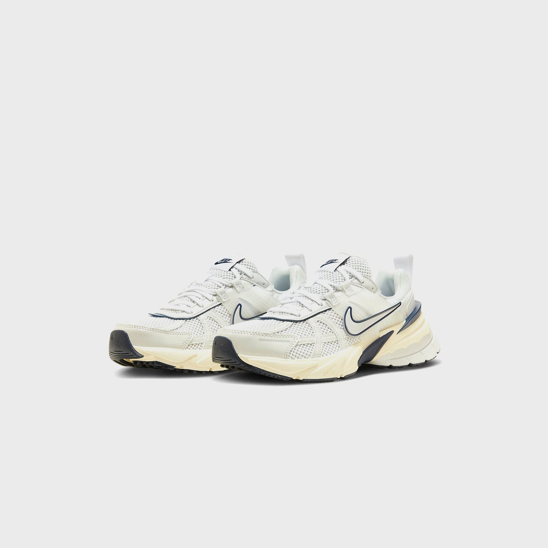 Nike WMNS V2K Run - White / Platinum Tint / Photon Dust / Summit White