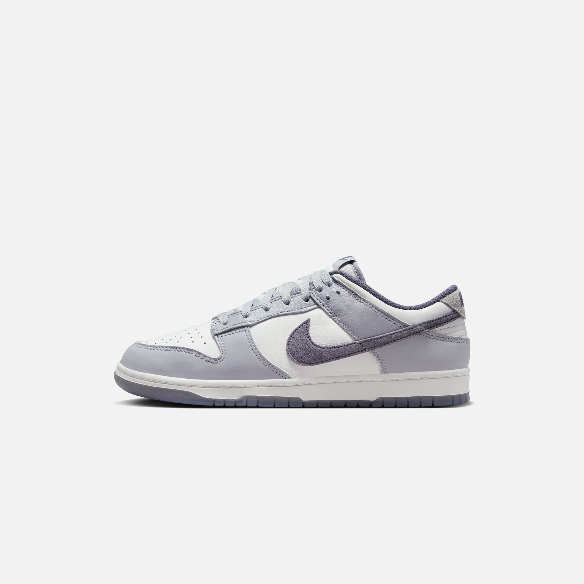 Nike Dunk Low Retro SE - White / Light Carbon / Platinum