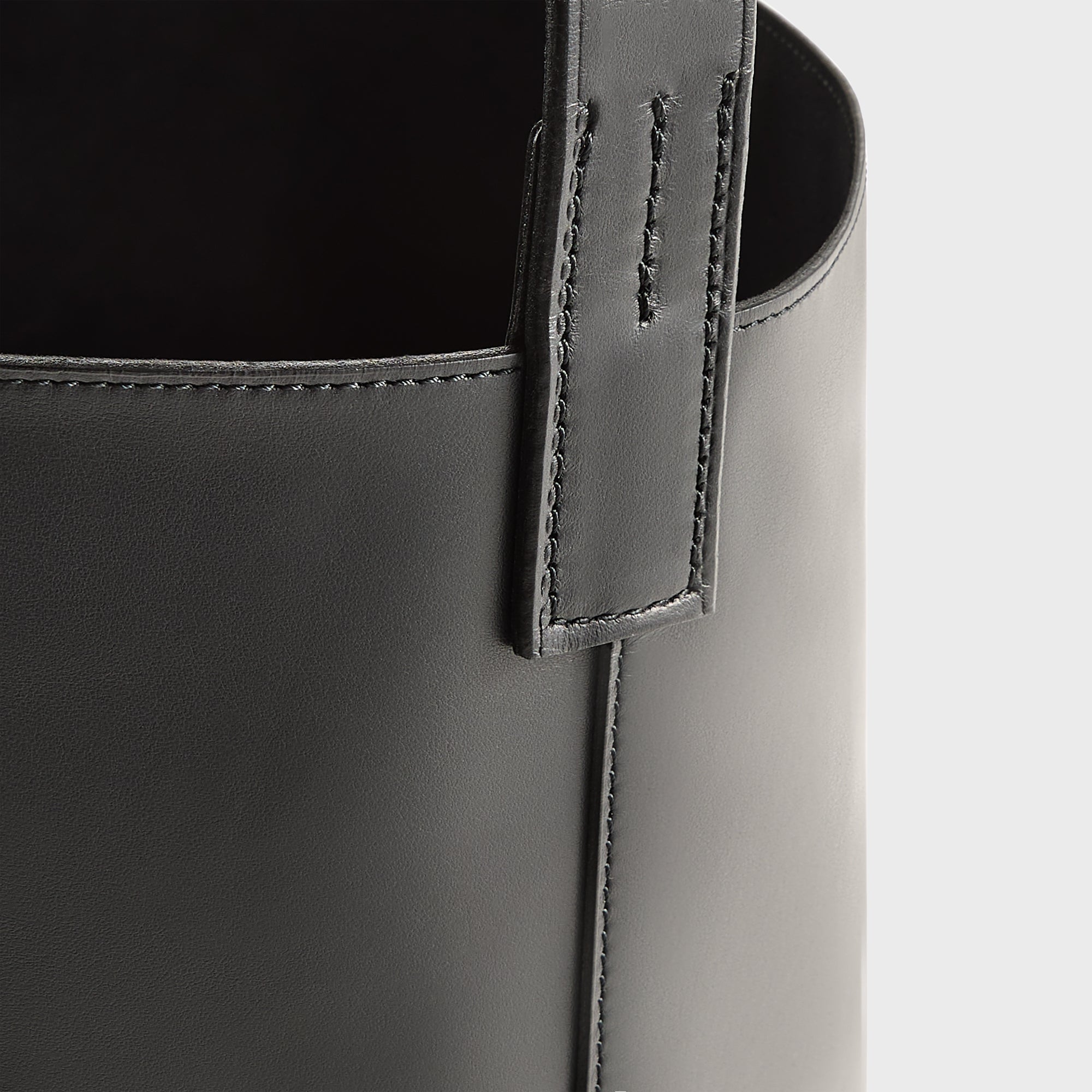 Auralee Leather Shoulder Bag Made by Aeta - Black – Kith Europe