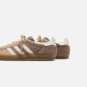 adidas Gazelle Indoor - Earth Strata / Cloud White / Magic Beige