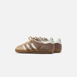 adidas Gazelle Indoor - Earth Strata / Cloud White / Magic Beige