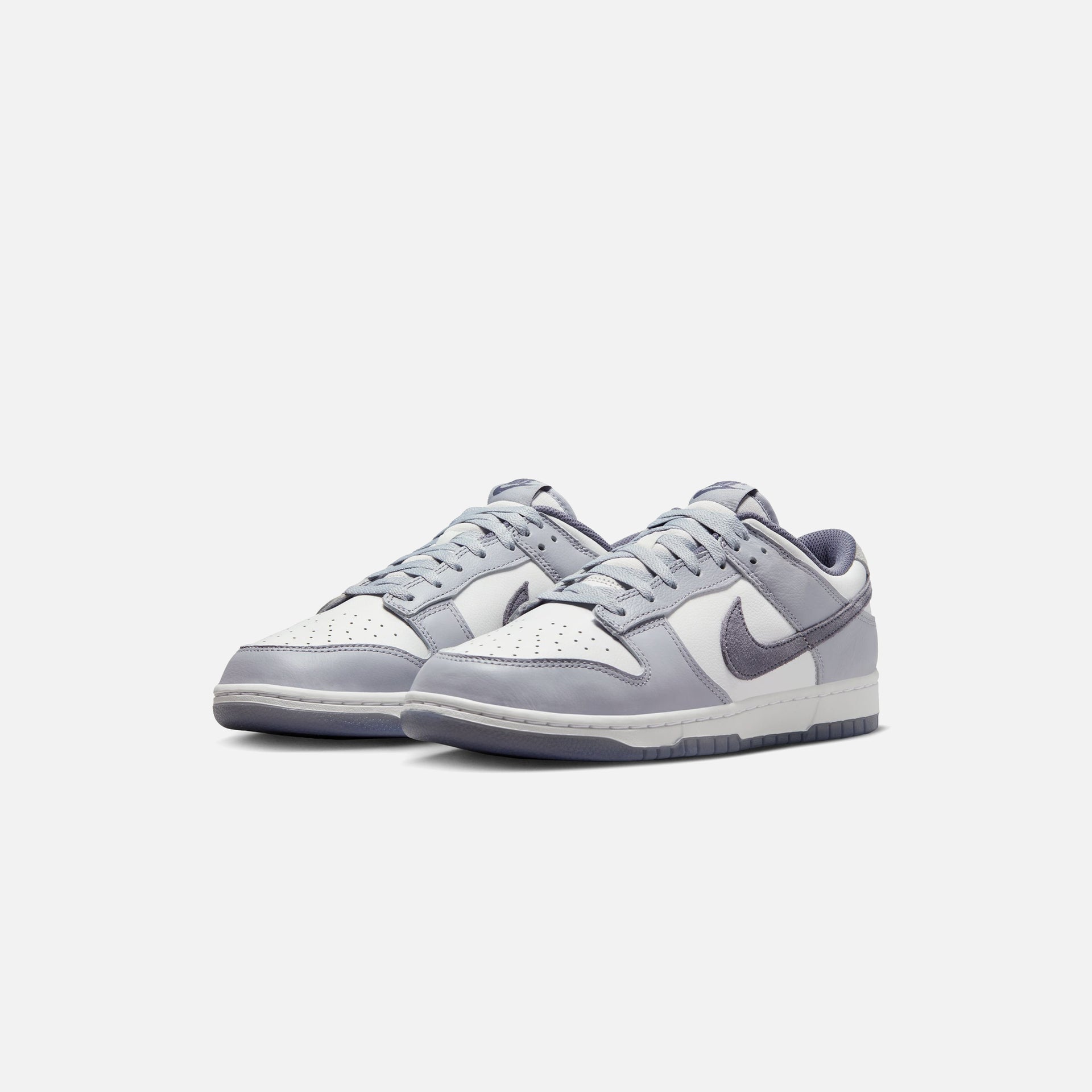 Nike Dunk Low Retro SE - White / Light Carbon / Platinum