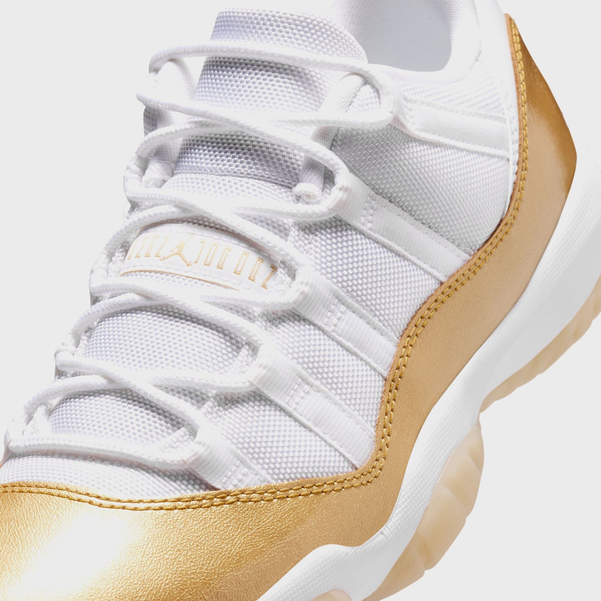 Jordan WMNS Air Jordan 11 Low - White / Metallic Gold
