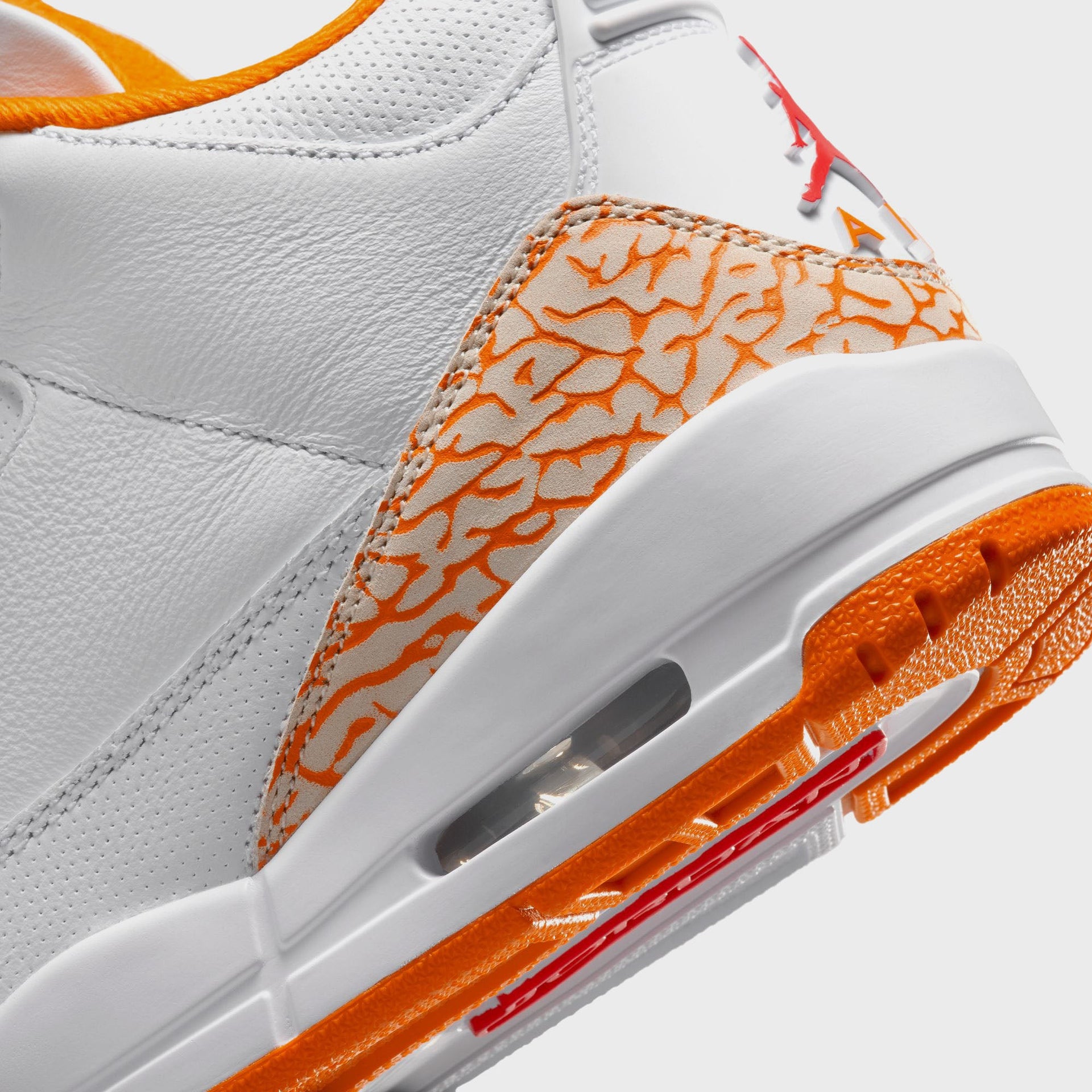 Jordan WMNS Air Jordan 3 - White / Orange Peel