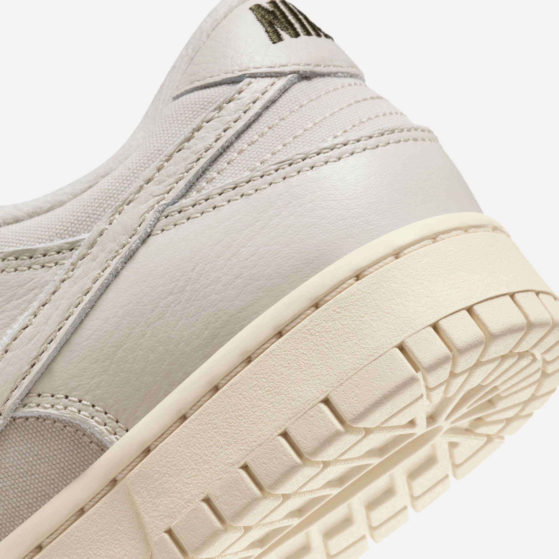 Nike Dunk Low Retro PRM - Light Orewood Brown / Sequoia / Guava Ice