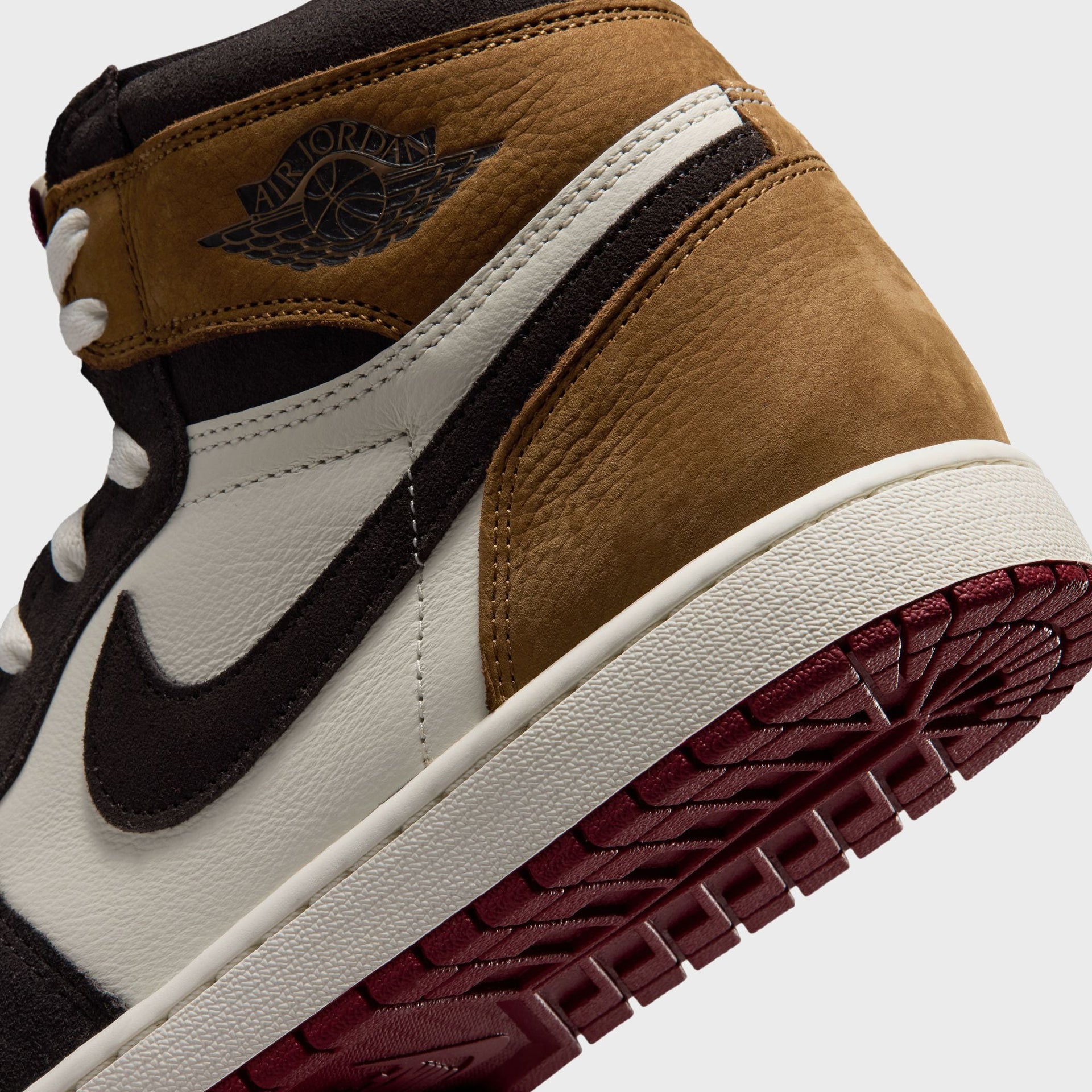 Jordan Air Jordan 1 High OG - Shadow Brown / Soft Pearl / Light British Tan / Team Red