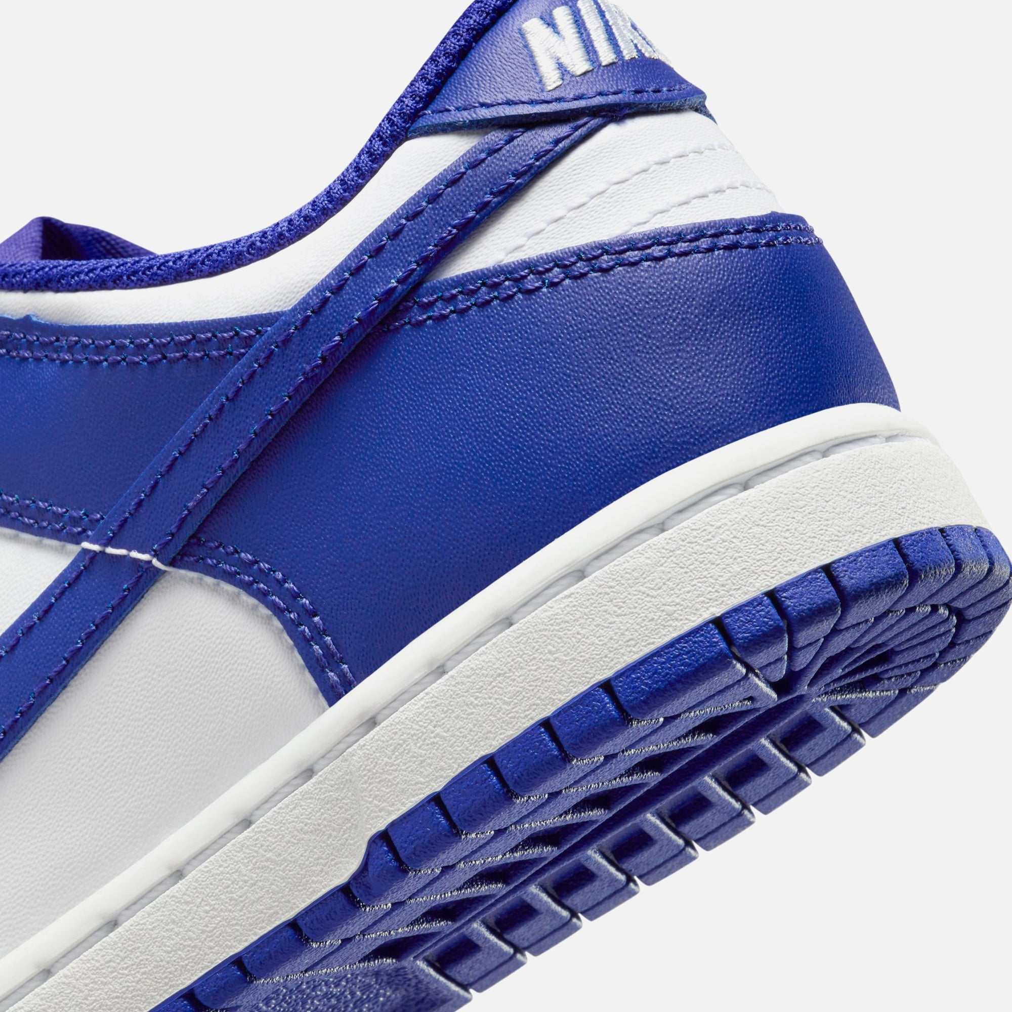 Amazon.com | Nike Dunk Low Big Kids' Shoes (FB9109-110