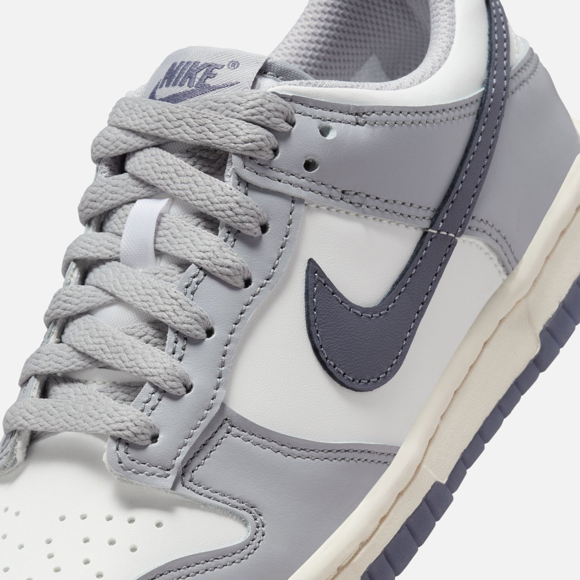 Nike GS Dunk Low - Summit White / Light Carbon / Wolf Grey