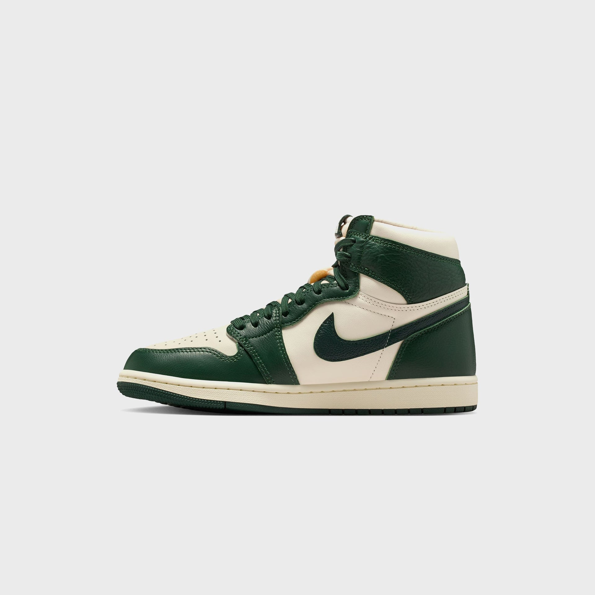 Jordan WMNS Air Jordan 1 Retro High OG - Fir / Coconut Milk / Pro Green