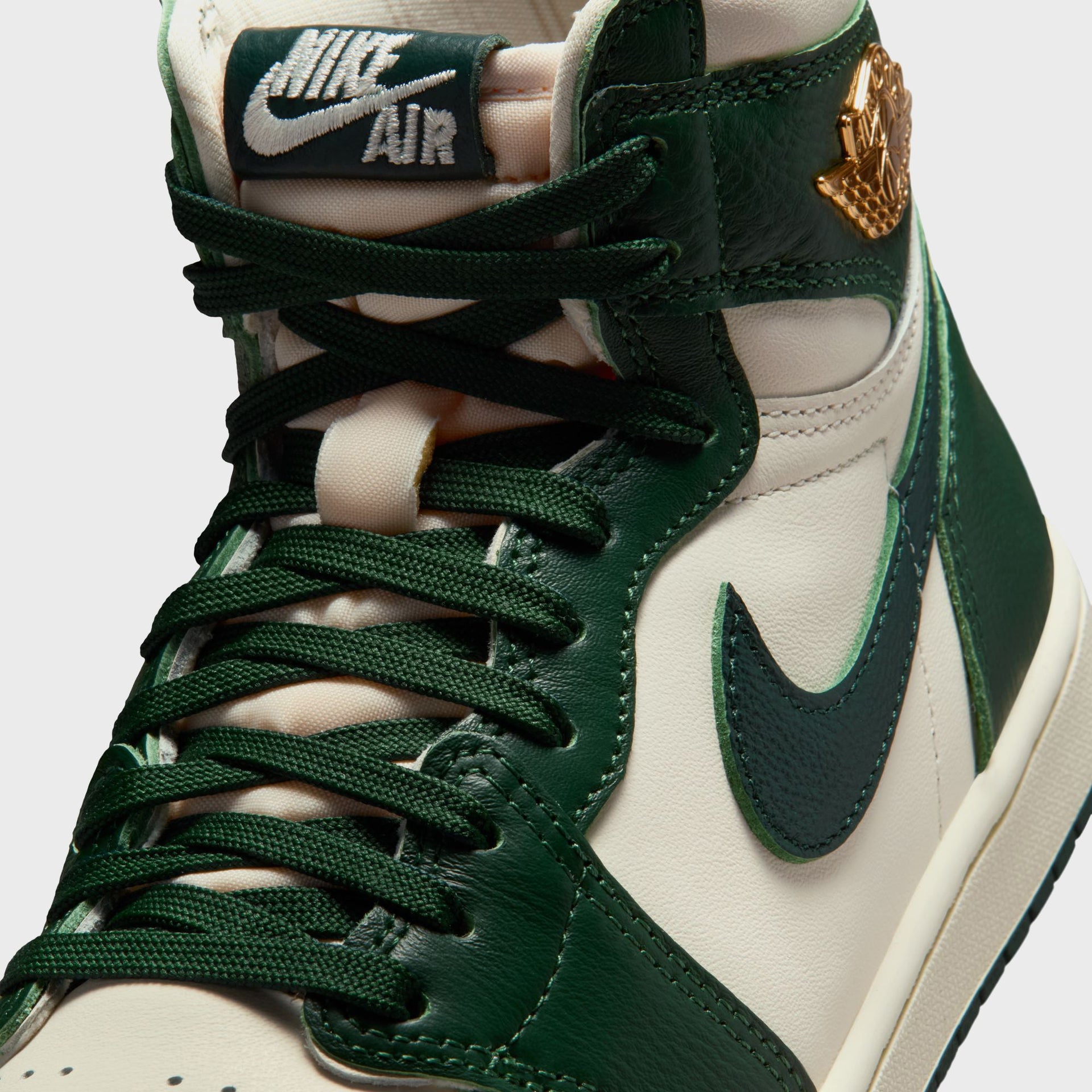 Jordan WMNS Air Jordan 1 Retro High OG - Fir / Coconut Milk / Pro Green